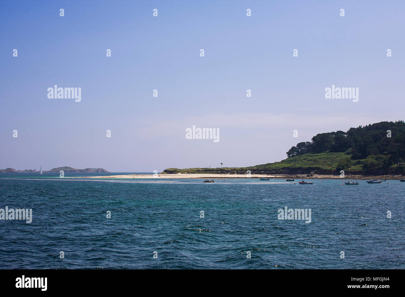 Point Barre et Pendrathen, St Mary's, Îles Scilly, UK, dans le cillonian' dans Crow Sound Banque D'Images