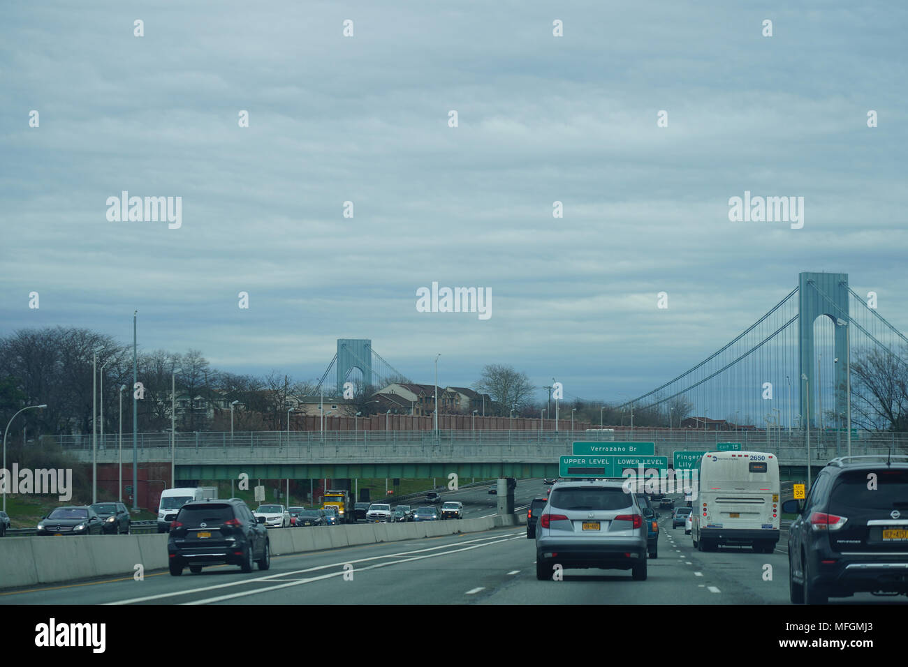 Une vue sur le pont Verrazano-Narrows reliant Staten Island à New Jersey, aux États-Unis. À partir d'une série de photos de voyage dans l'United St Banque D'Images