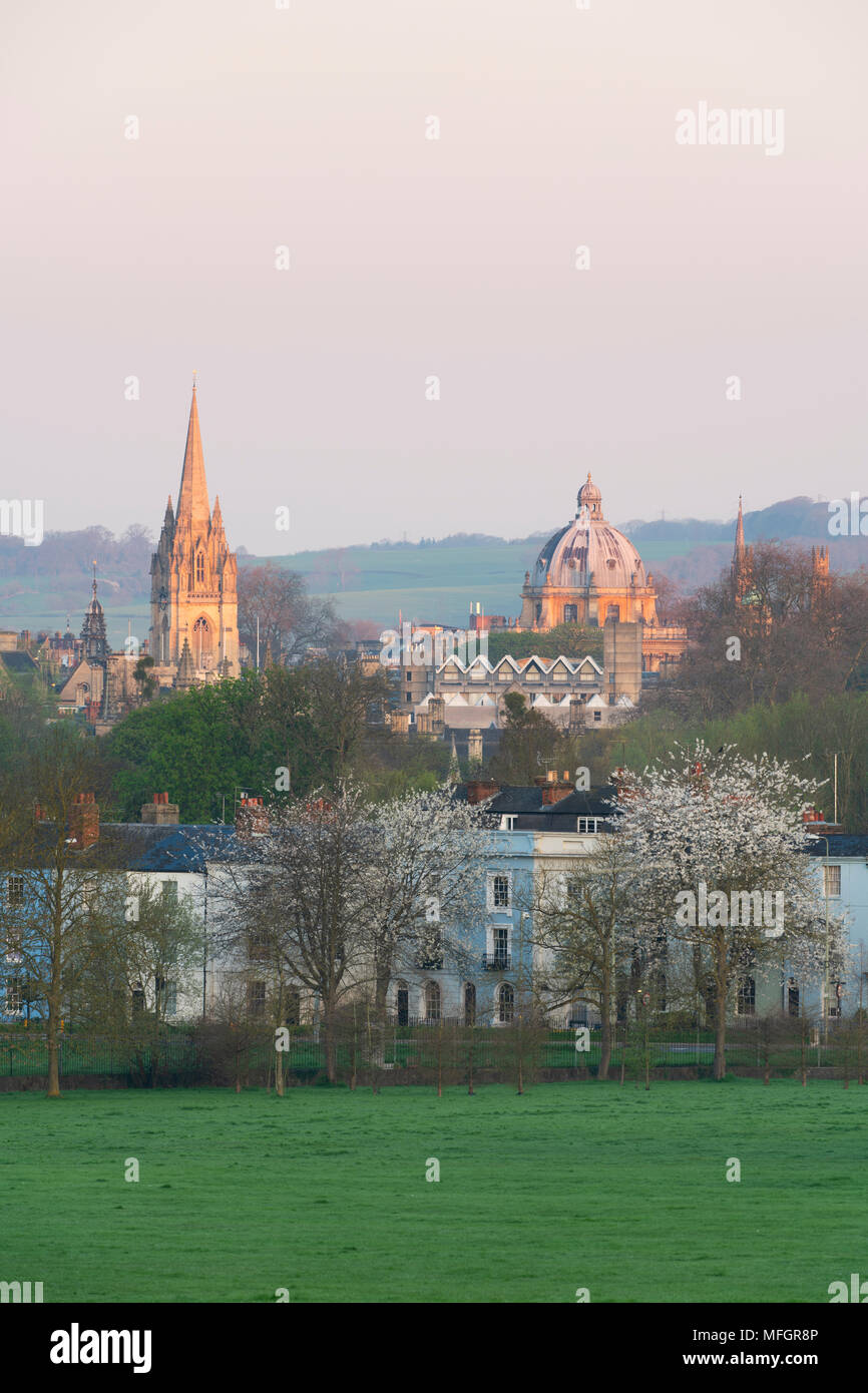 Oxford Ville de South Park dans le soleil de printemps au petit matin. Oxford, Oxfordshire, Angleterre Banque D'Images