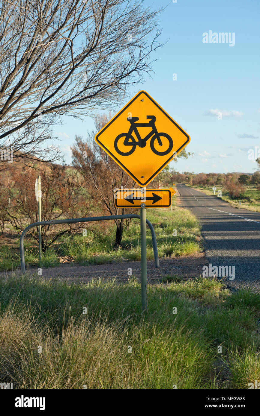 Location panneau routier. Sur la route de Simpsons Gap. Alice Springs, Territoire du Nord Banque D'Images