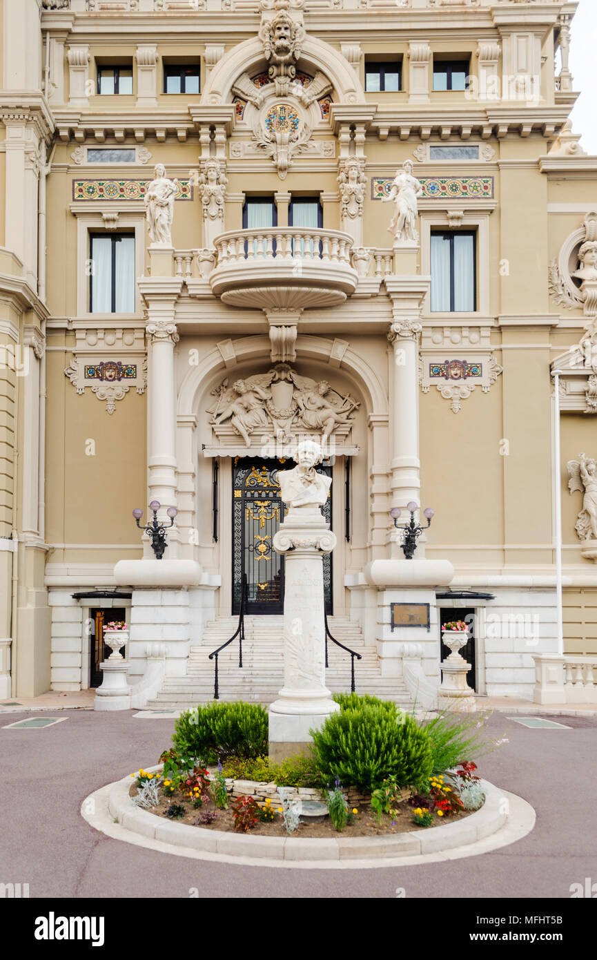 L'un des côtés de la Casino de Monte Carlo. Casino de Monte Carlo comprend un casino, le Grand Théâtre de Monte Carlo. C'est la principale vue de Monte Carl Banque D'Images