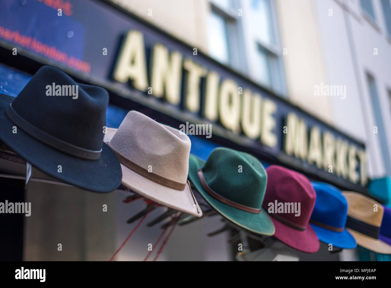 Scène de rue au Marché de Portobello, Londres, Angleterre, Royaume-Uni, Europe Banque D'Images