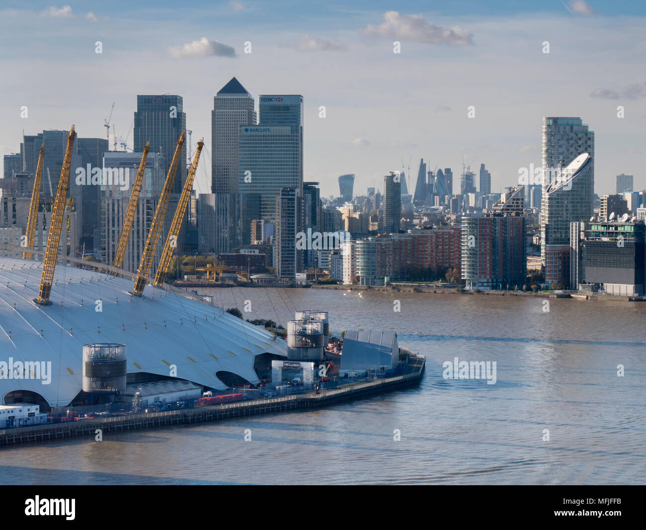 Canary Wharf et O2 à partir de la Unis téléphérique, Docklands, Londres, Angleterre, Royaume-Uni, Europe Banque D'Images