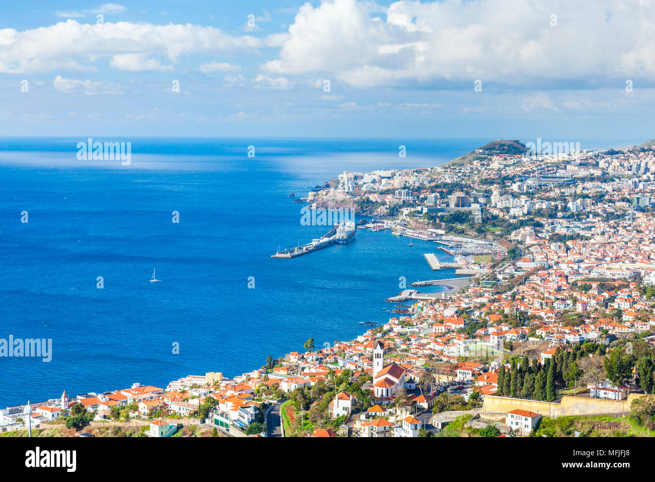 Vue sur Funchal, capitale de Madère, la ville, le port et le port, Madeirra, le Portugal, l'Atlantique, l'Europe Banque D'Images