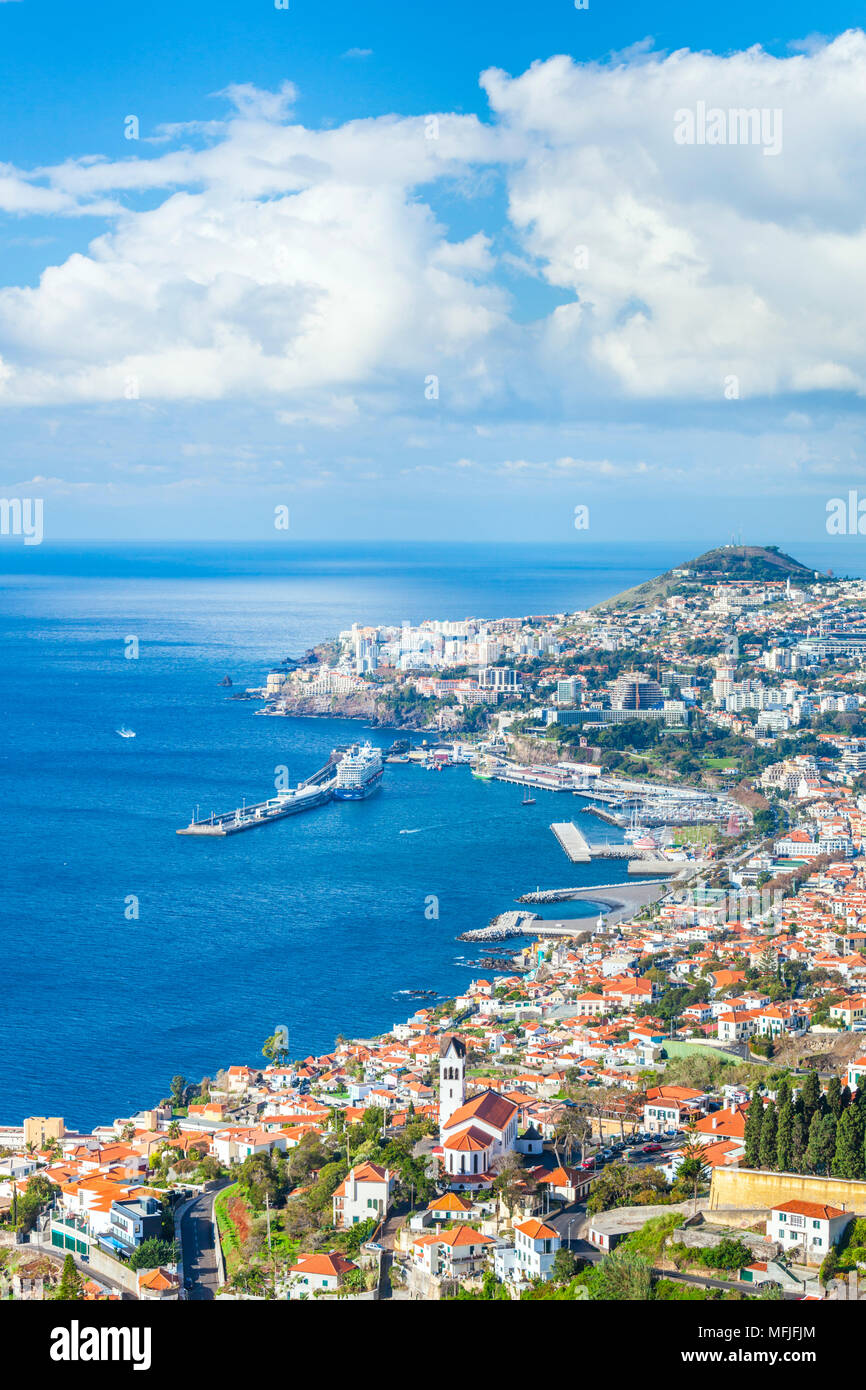 Vue sur Funchal, capitale de Madère, la ville, le port et le port, Madeira, Portugal, Europe, Atlantique Banque D'Images