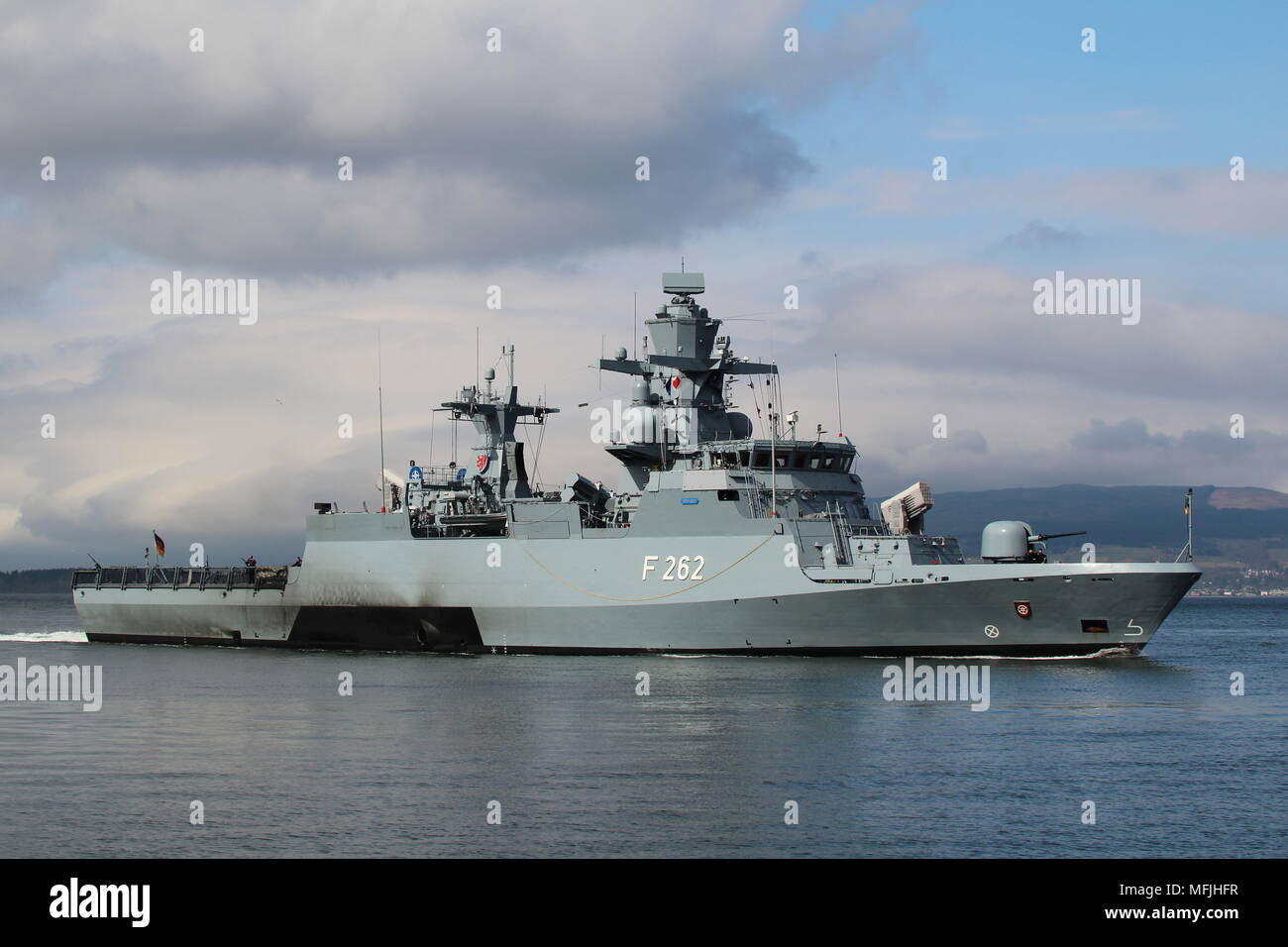 Le FGS Erfurt (F262), une classe de Braunschweig (ou K130-class) corvette exploités par la marine allemande, à l'arrivée d'étapes pour 18-1 Joint Warrior. Banque D'Images