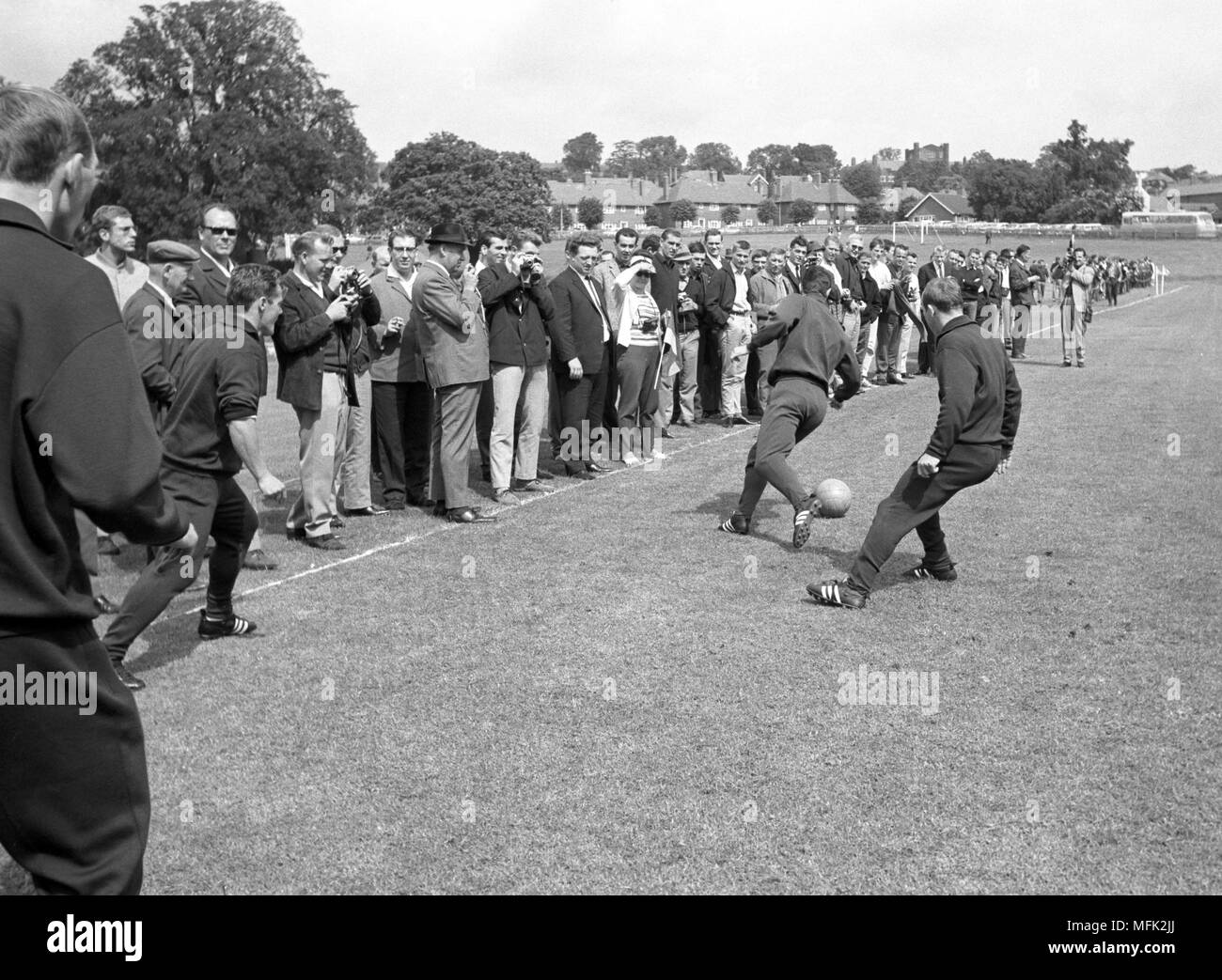 Coupe du Monde de soccer 1966 Speactators - pendant une session de formation, le 18 juillet 1966. Dans le monde d'utilisation | Banque D'Images