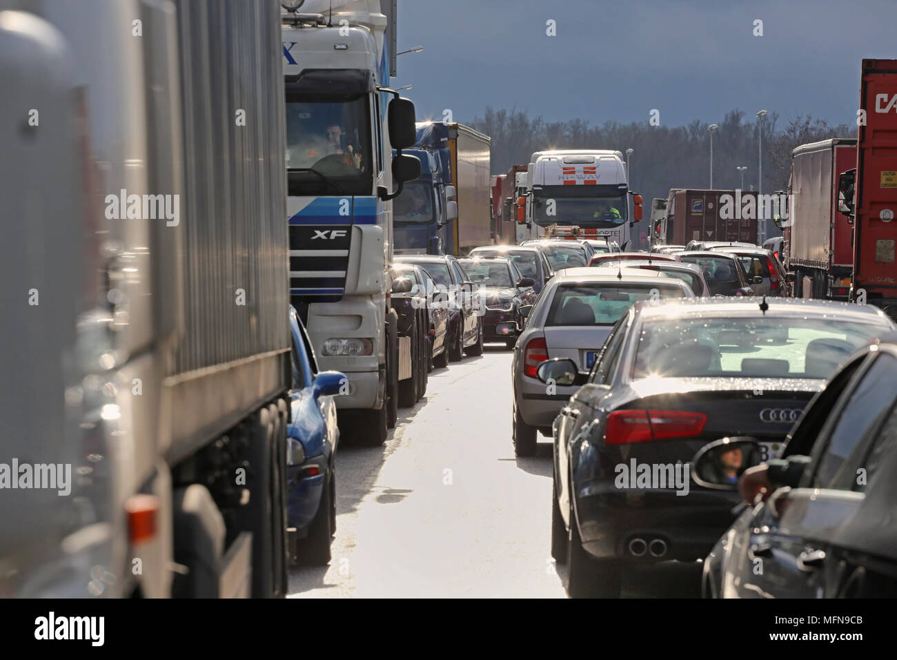 Embouteillage de camions Banque D'Images