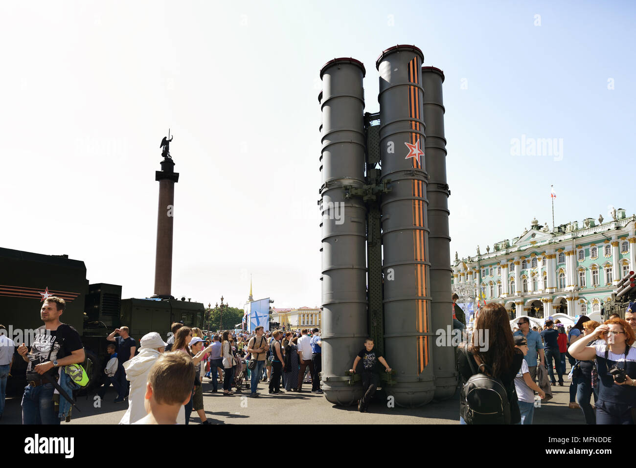 Le S-300 Système de missile de défense aérienne sur la Place du Palais, la Russie, la victoire dans la seconde guerre mondiale Banque D'Images