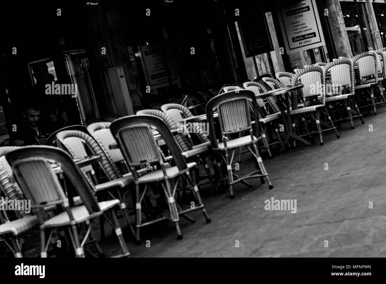 Cafe parisien noir et blanc Banque de photographies et d’images à haute ...