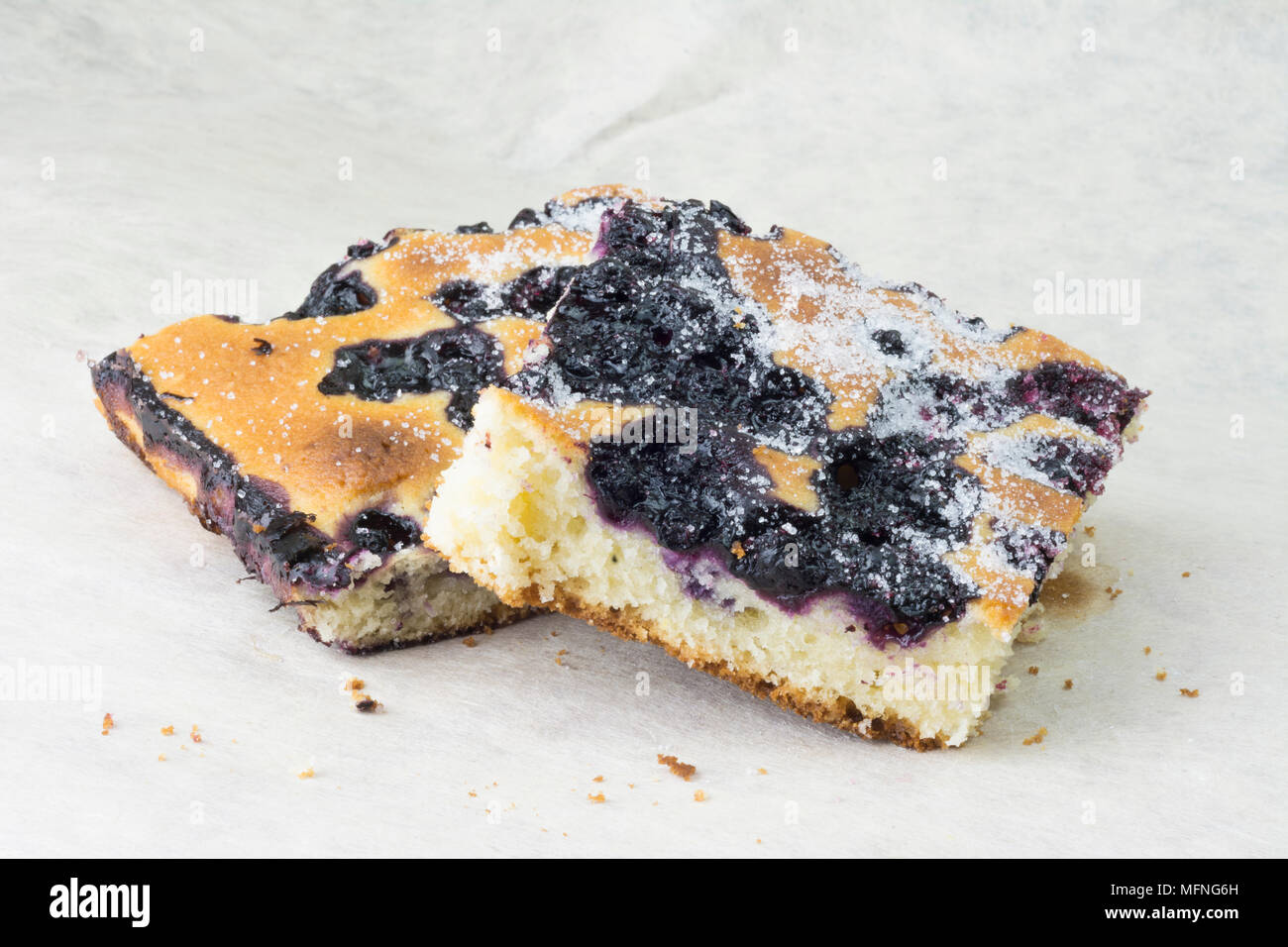 Deux tranches de tarte aux myrtilles finlandaises maison Banque D'Images