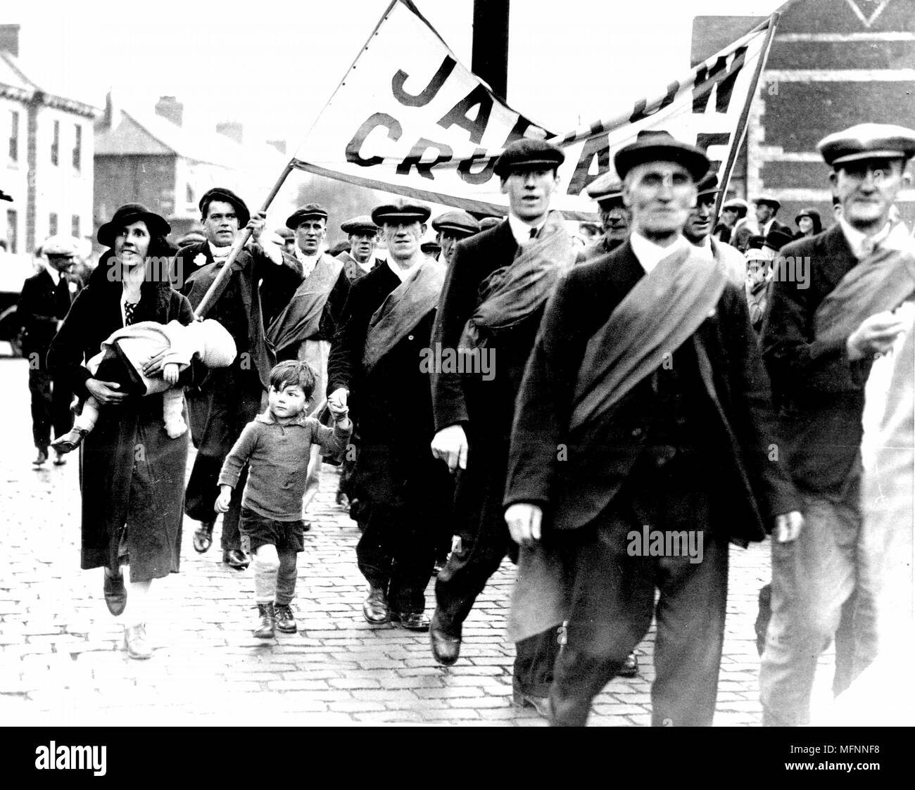 Grande dépression 1929-1936. Jarrow Mars de mineurs sans emploi et constructeurs de North East England énoncée le 5 octobre 1936 à mars les 280 miles (451 km) à Londres pour présenter une pétition au Parlement pour l'aide humanitaire et la création d'emplois. Banque D'Images