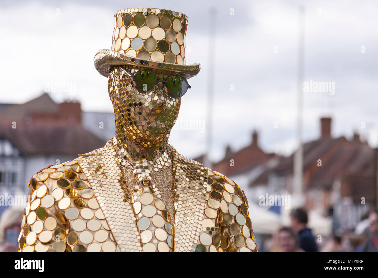 Stratford Upon Avon, Warwickshire, le 22 avril 2018. Or l'homme miroir, l'artiste australien pas de S05. La dernière journée de la première statue vivante Comp Banque D'Images