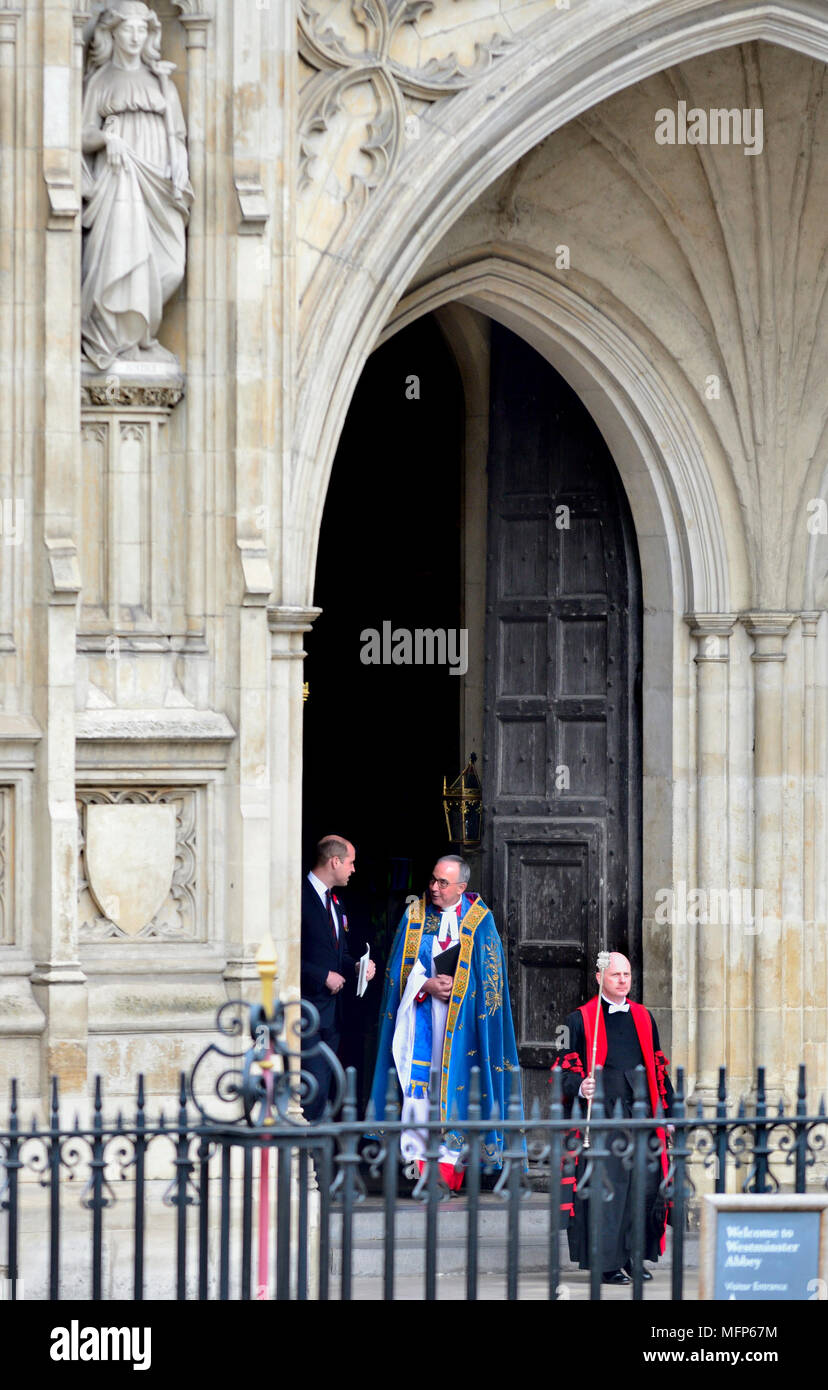 Service de l'Anzac Day 2018 Commémoration à l'abbaye de Westminster. Le prince William quitte après le service avec Très Rév. John Hall, doyen de Westminster ABB Banque D'Images