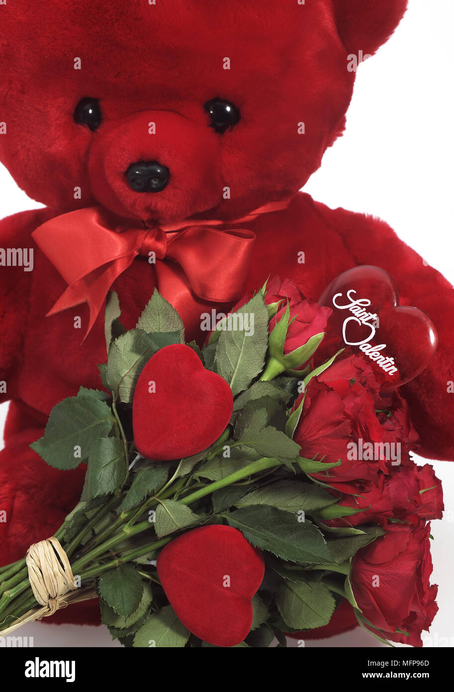 L'ours en peluche et les roses rouges pour la Saint-Valentin Photo Stock -  Alamy