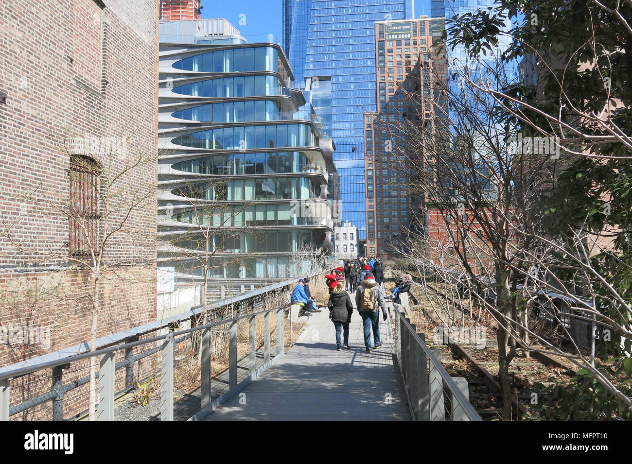 Une vue de la ligne 'Haut', New York : passerelle surélevée de 1,45 milles de l'architecture, le paysage, la plantation et d'installations artistiques Banque D'Images