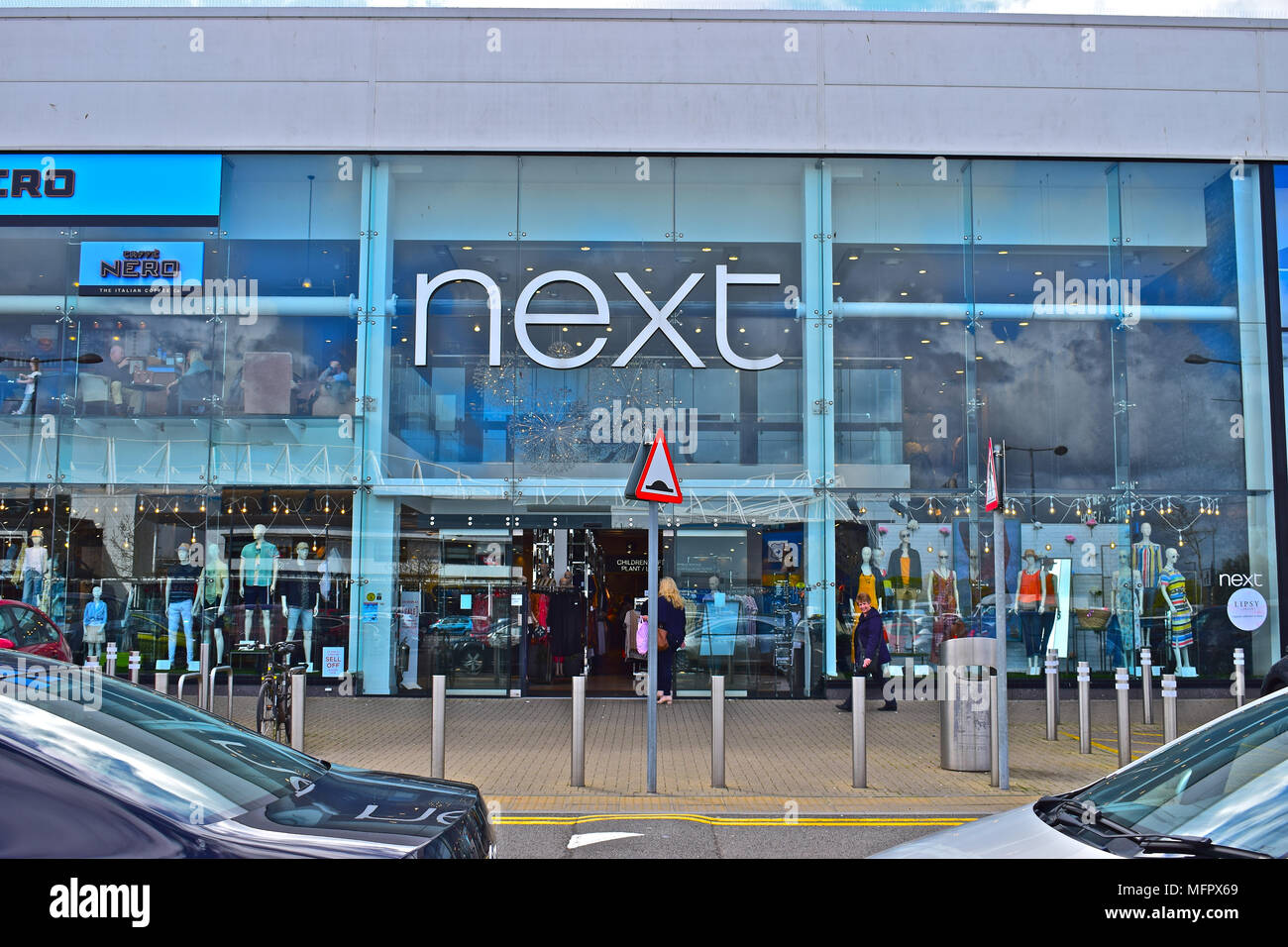 Next est un hôtel moderne et à la vente au détail de vêtements pour l'extérieur de la ville dans la zone connue comme Capital Retail Park, Cardiff, Pays de Galles du Sud Banque D'Images