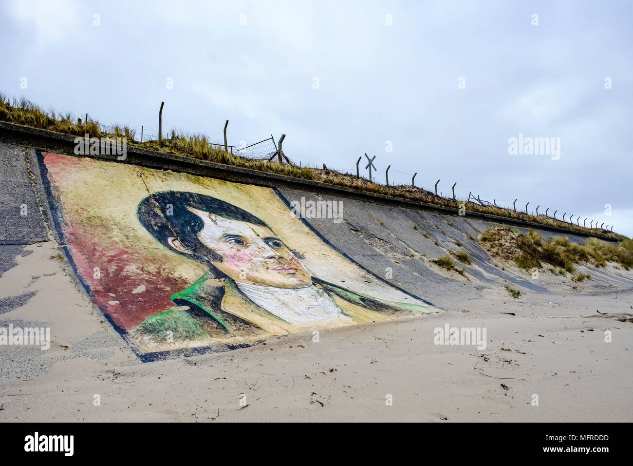 Peinture murale de Robert Burns (par Bobby McNamara) peinte sur la digue à Ardeer dans l'Ayrshire, Écosse, Royaume-uni. Usage éditorial exclusif Banque D'Images