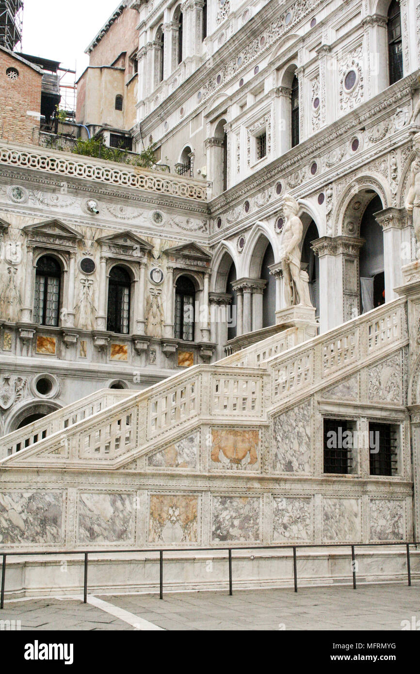 À VENISE - Italie le 05 avril, 2010/ - cour intérieure du palais des Doges à Venise, Italie Banque D'Images