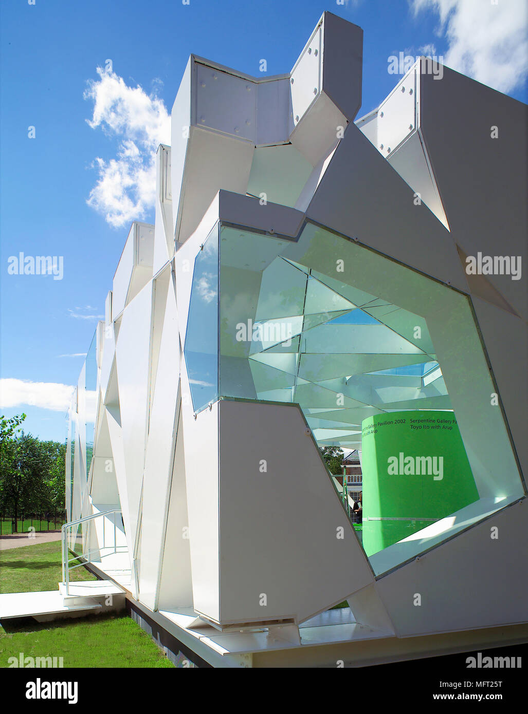 De l'extérieur du pavillon conçu par Toyo Ito dans les motifs de la Serpentine Gallery dans Hyde Park Banque D'Images