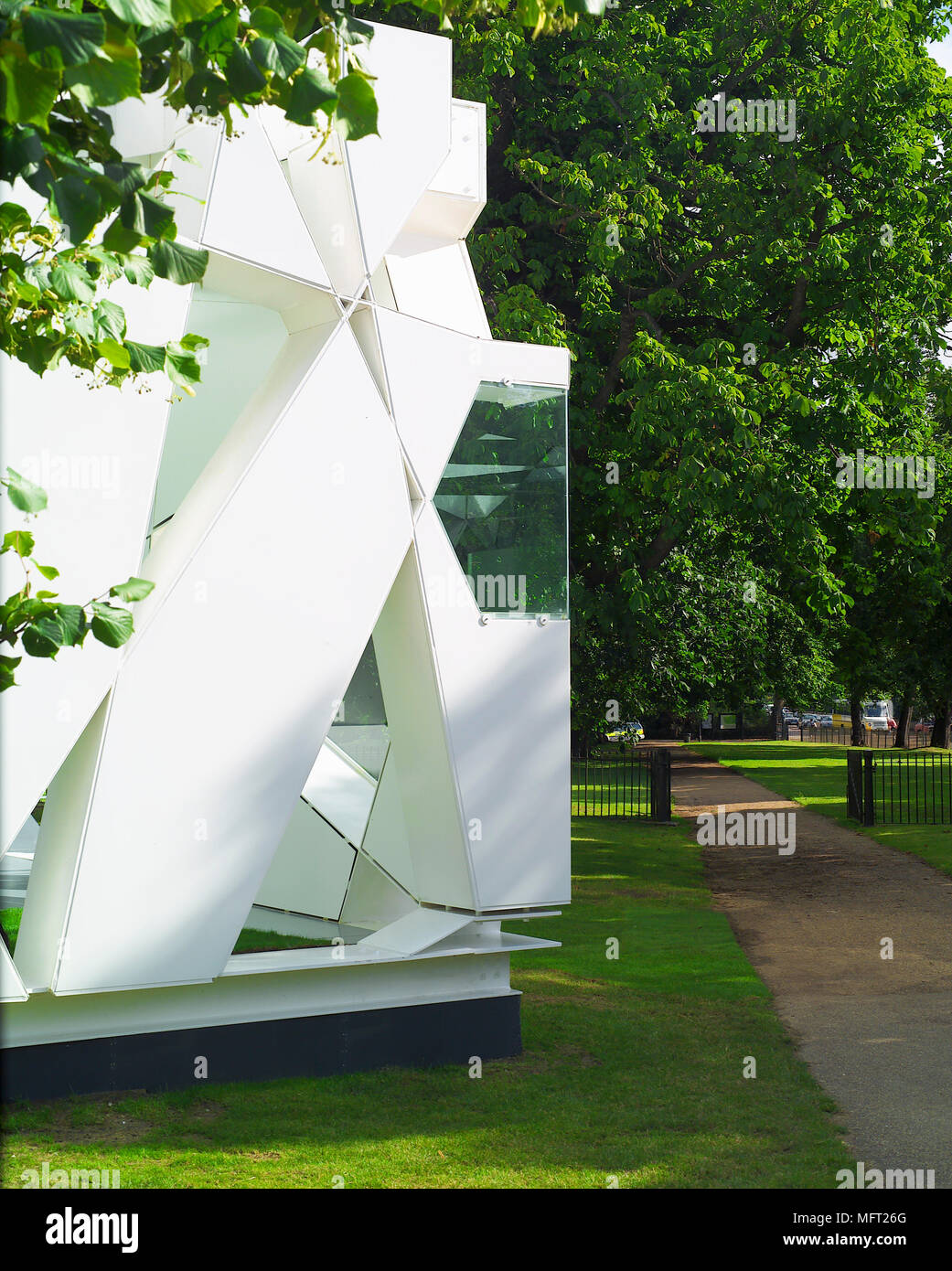 De l'extérieur du pavillon conçu par Toyo Ito dans les motifs de la Serpentine Gallery dans Hyde Park Banque D'Images