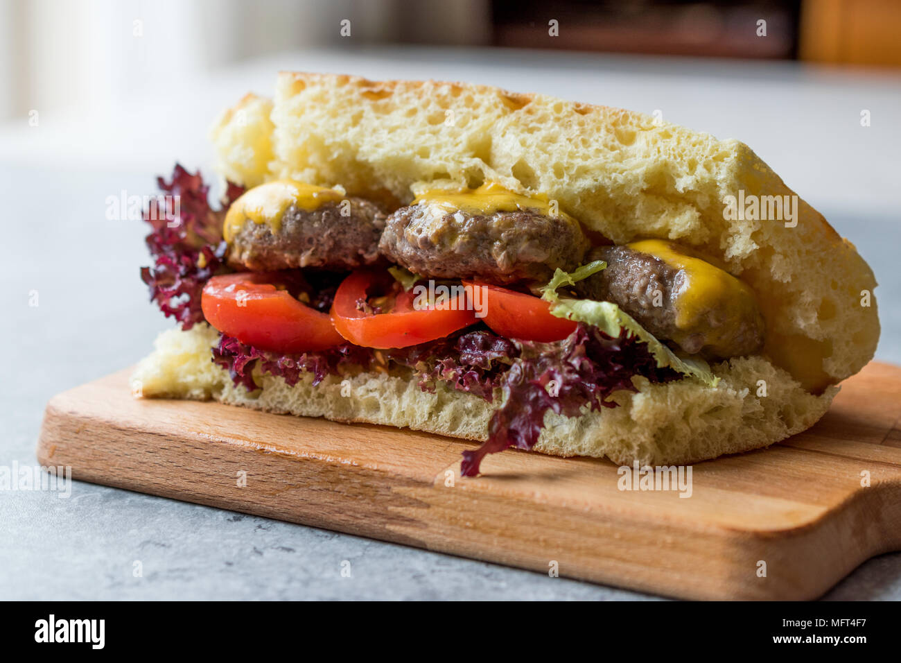 Boulettes de Style indien avec Sandwich Pain Bazlama. Le fast food. Banque D'Images