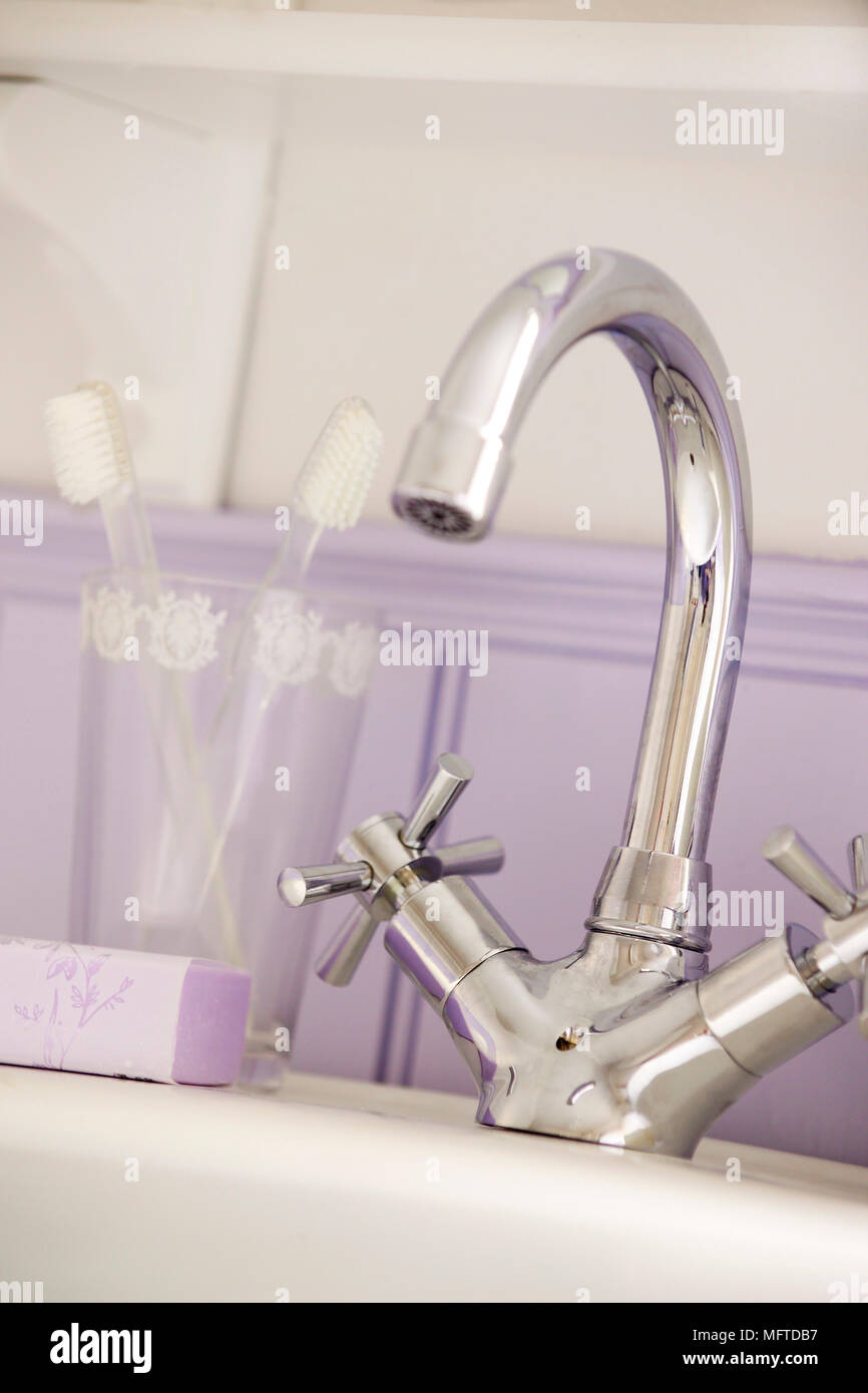 Raccord robinet baignoire Chrome Banque D'Images