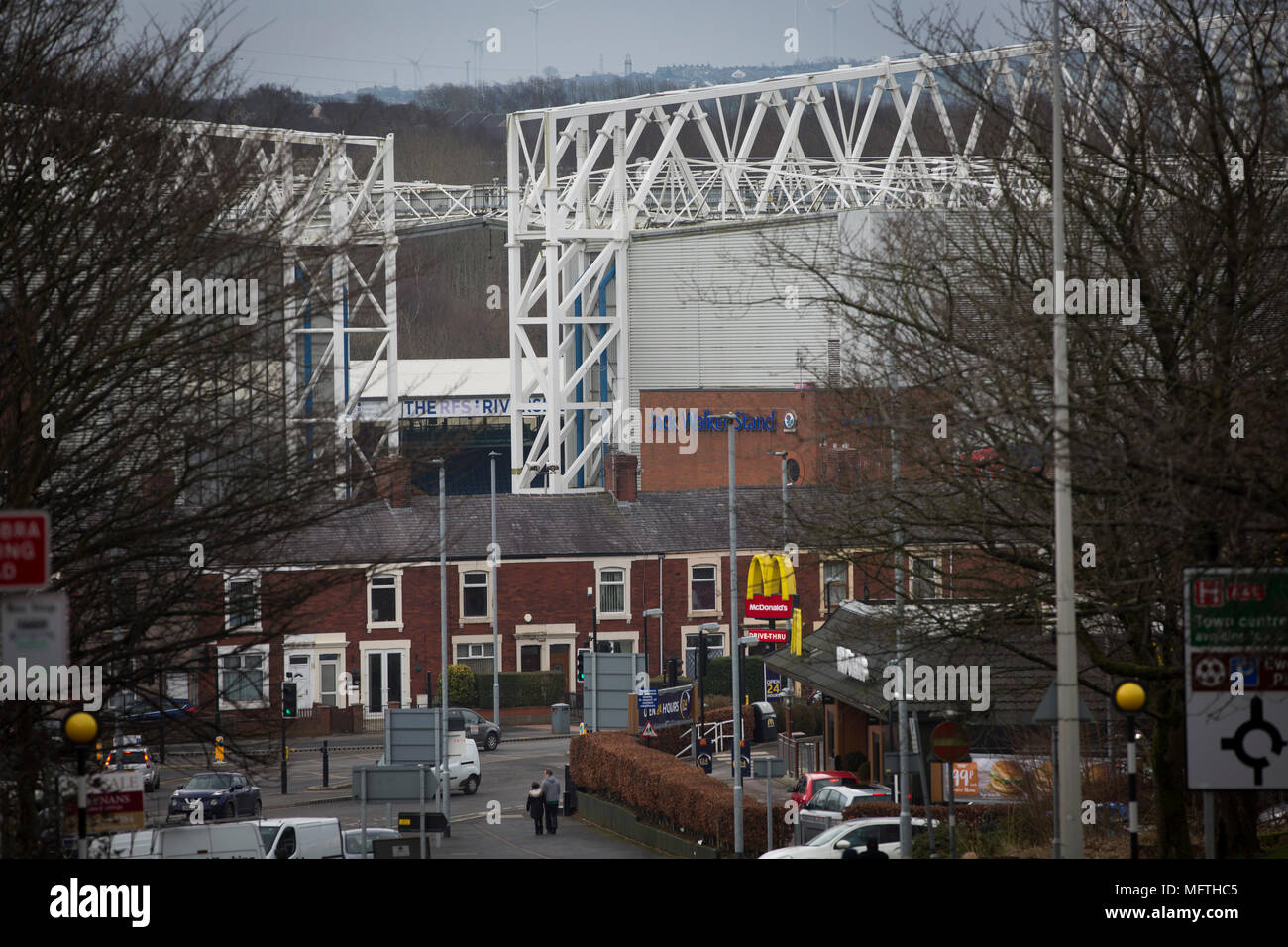 Une vue externe du sol avant les Blackburn Rovers joué Shrewsbury Town dans un Sky Bet League un appareil à Ewood Park. Les deux équipe ont été dans le top trois dans la division au début de la partie. Blackburn a gagné le match par 3 buts à 1, suivi par une foule de 13 579. Banque D'Images