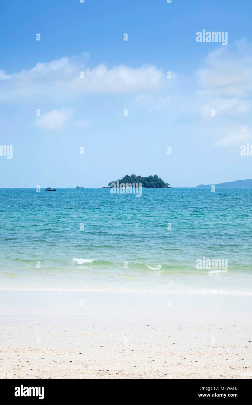 La plage de sable blanc de Long situé sur l'île de Koh Rong Banque D'Images