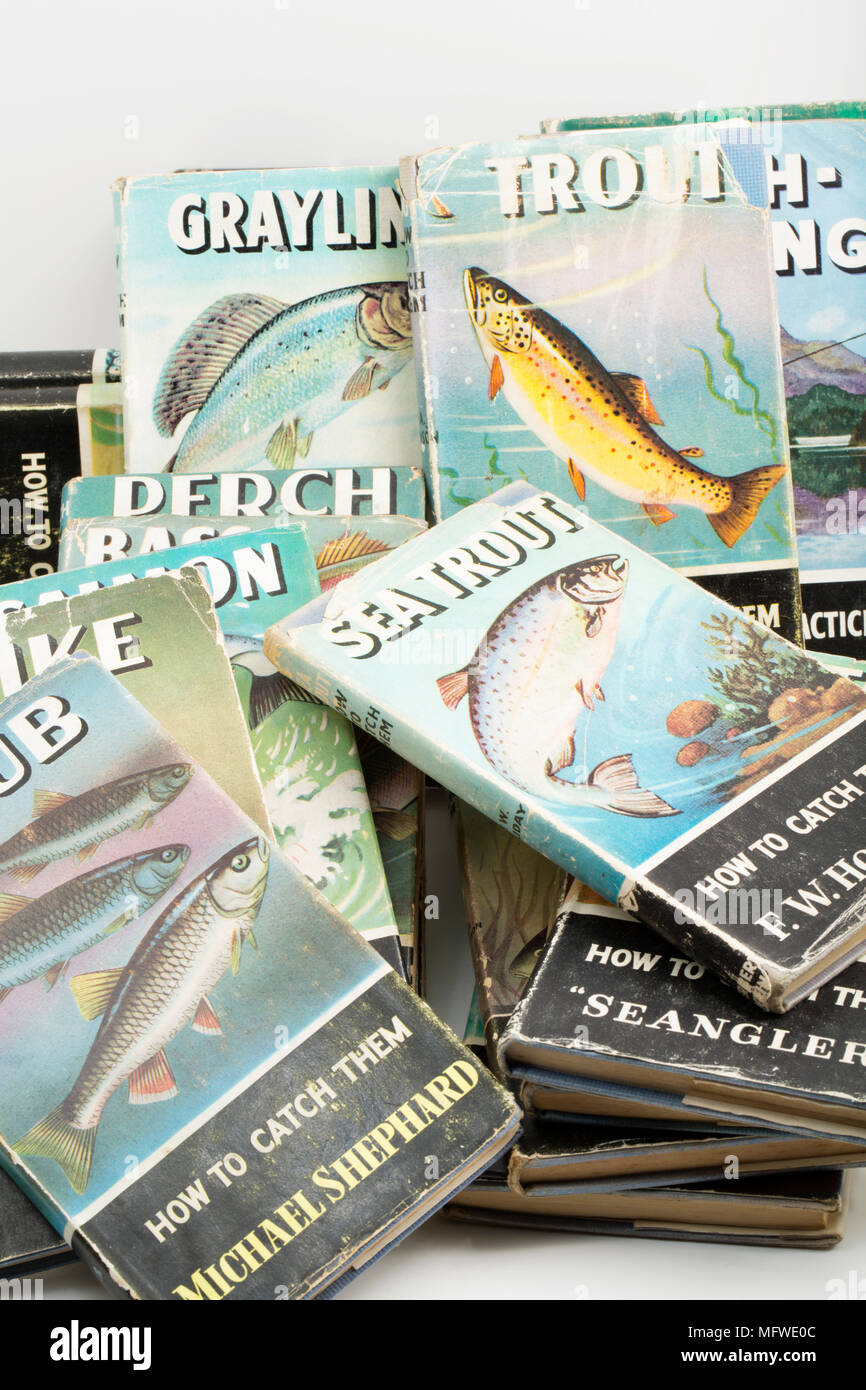 Une sélection de la vaste série de la façon de les attraper par les éditeurs de livres de pêche poche Herbert Jenkins qui a commencé en 1954 avec différents Banque D'Images
