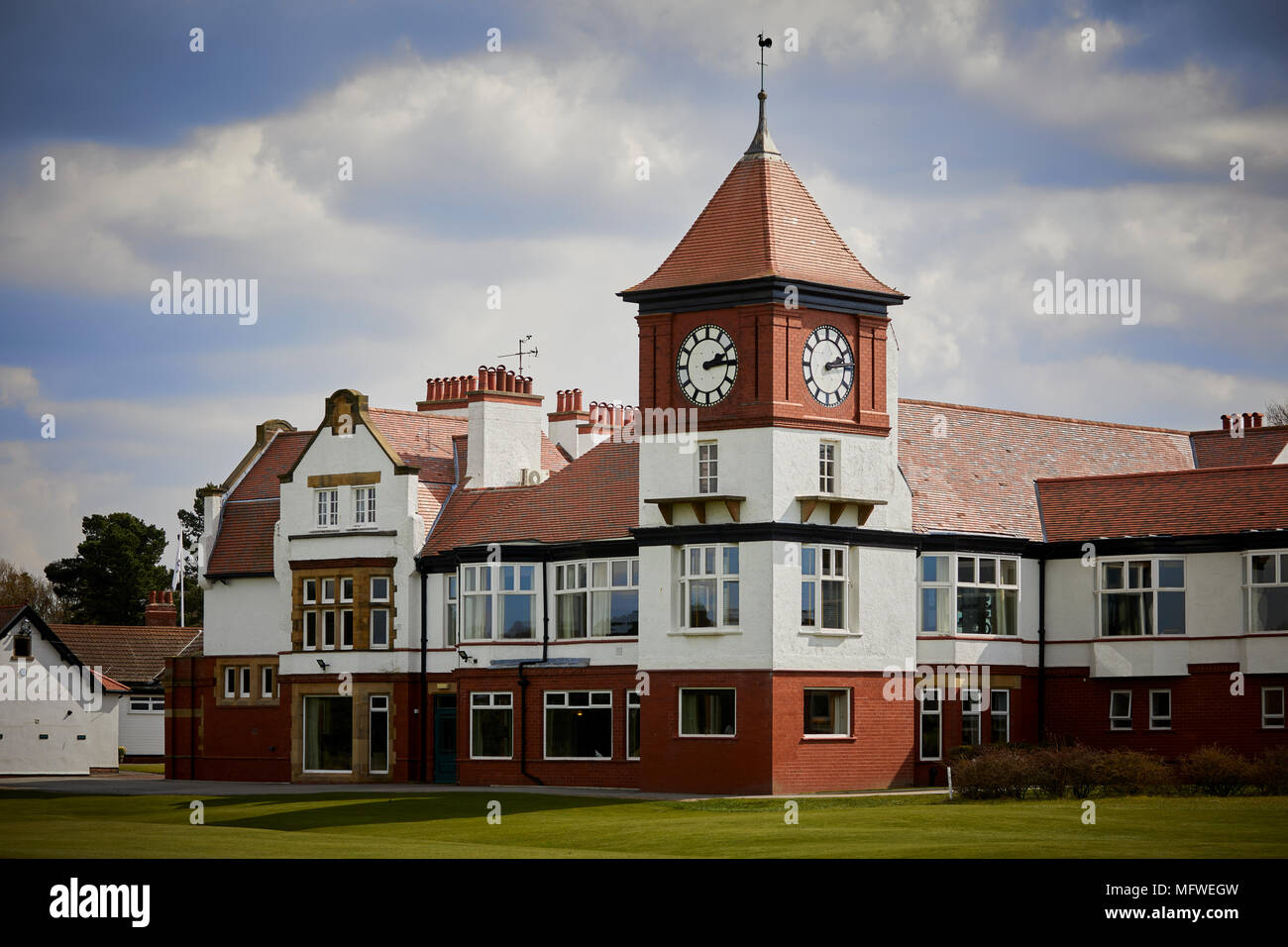 Formby, Arrondissement de Sefton, Merseyside, Angleterre. Formby Golf Club club house Banque D'Images