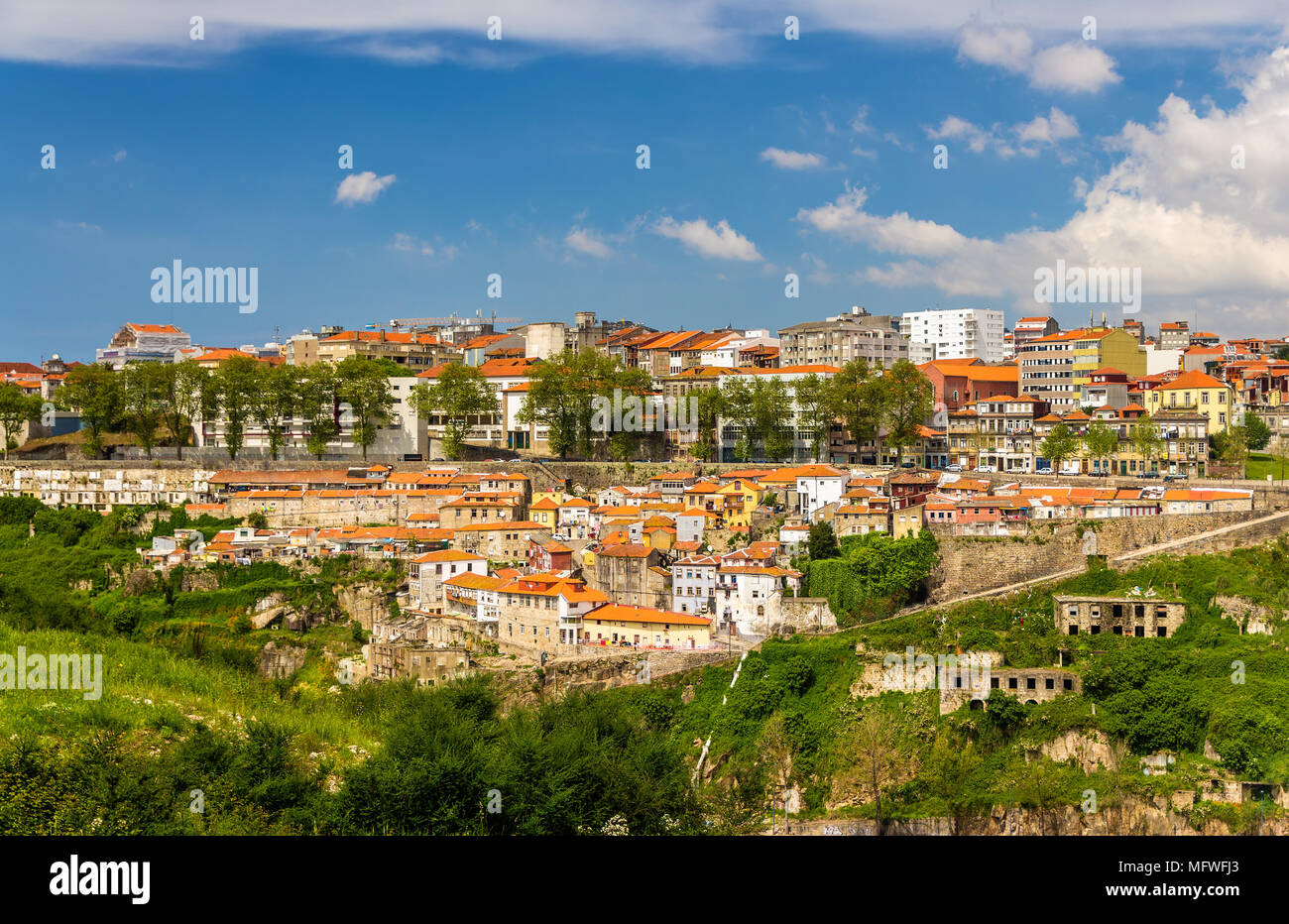 Vue sur Porto sur la rivière Douro - Portugal Banque D'Images