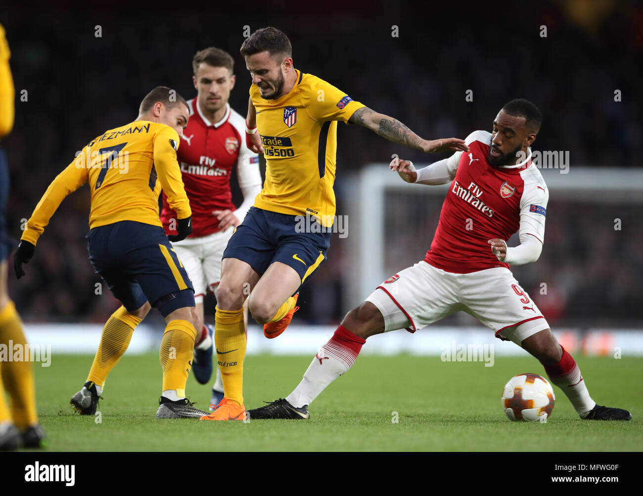 Alexandre Lacazette d'Arsenal (à droite) et au cours de l'UEFA Europa League, demi-finale match aller d'abord à l'Emirates Stadium, Londres. Banque D'Images