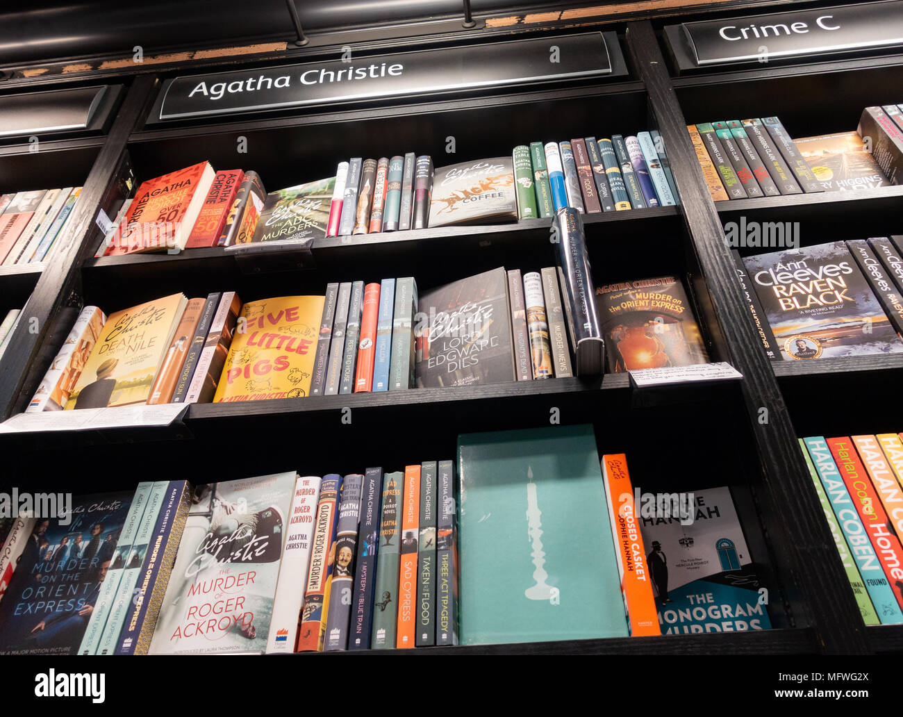 Agathie Christie et 10/18 en librairie Waterstones. UK Banque D'Images