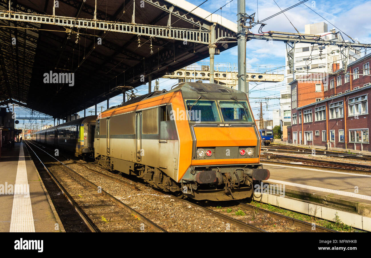 Locomotive électrique à la gare de Toulouse - France Banque D'Images