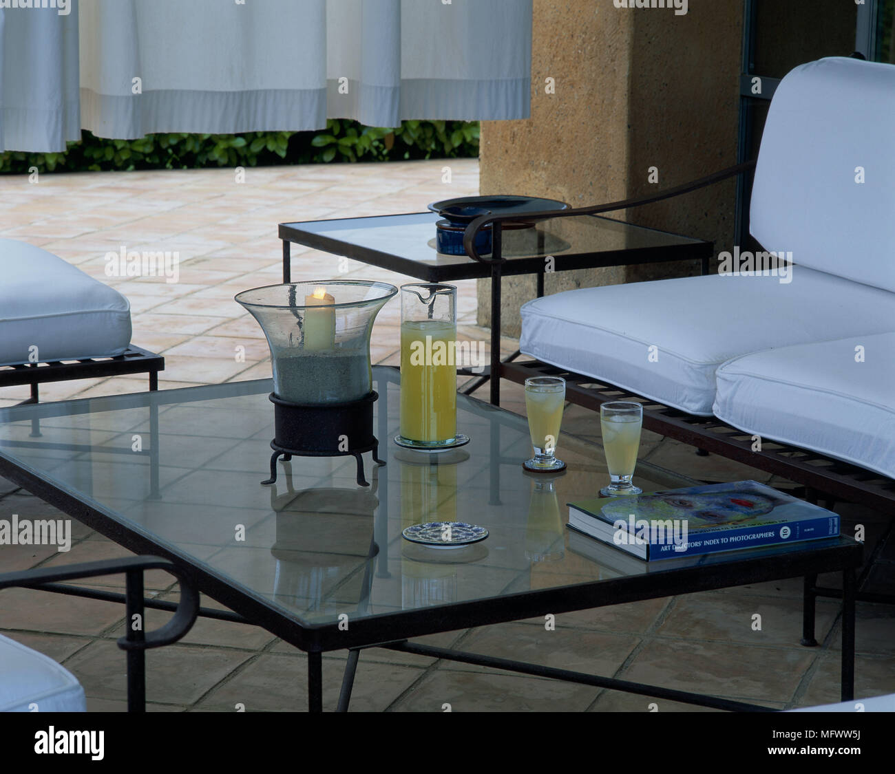 Vue d'un centre de table dans un salon Banque D'Images