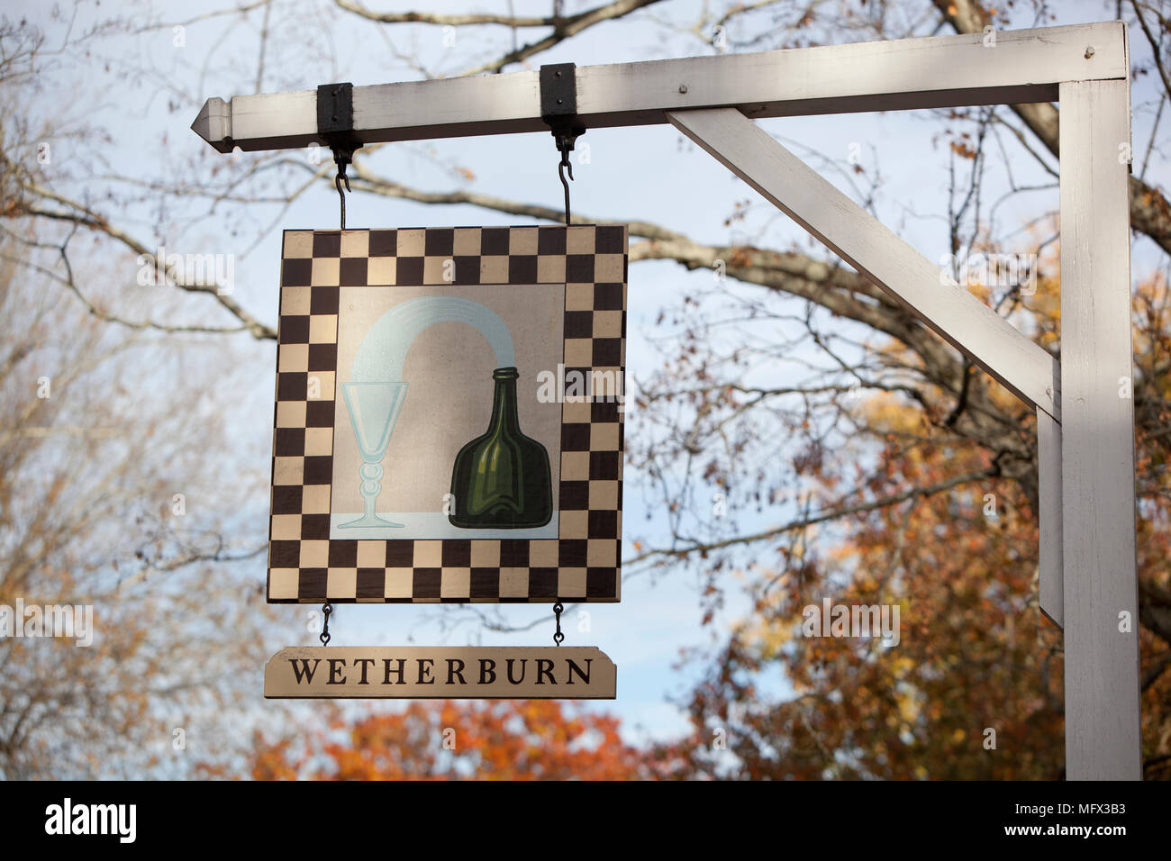 Un signe extérieur de Wetherburns taverne dans la ville coloniale de Williamsburg en Virginie Banque D'Images