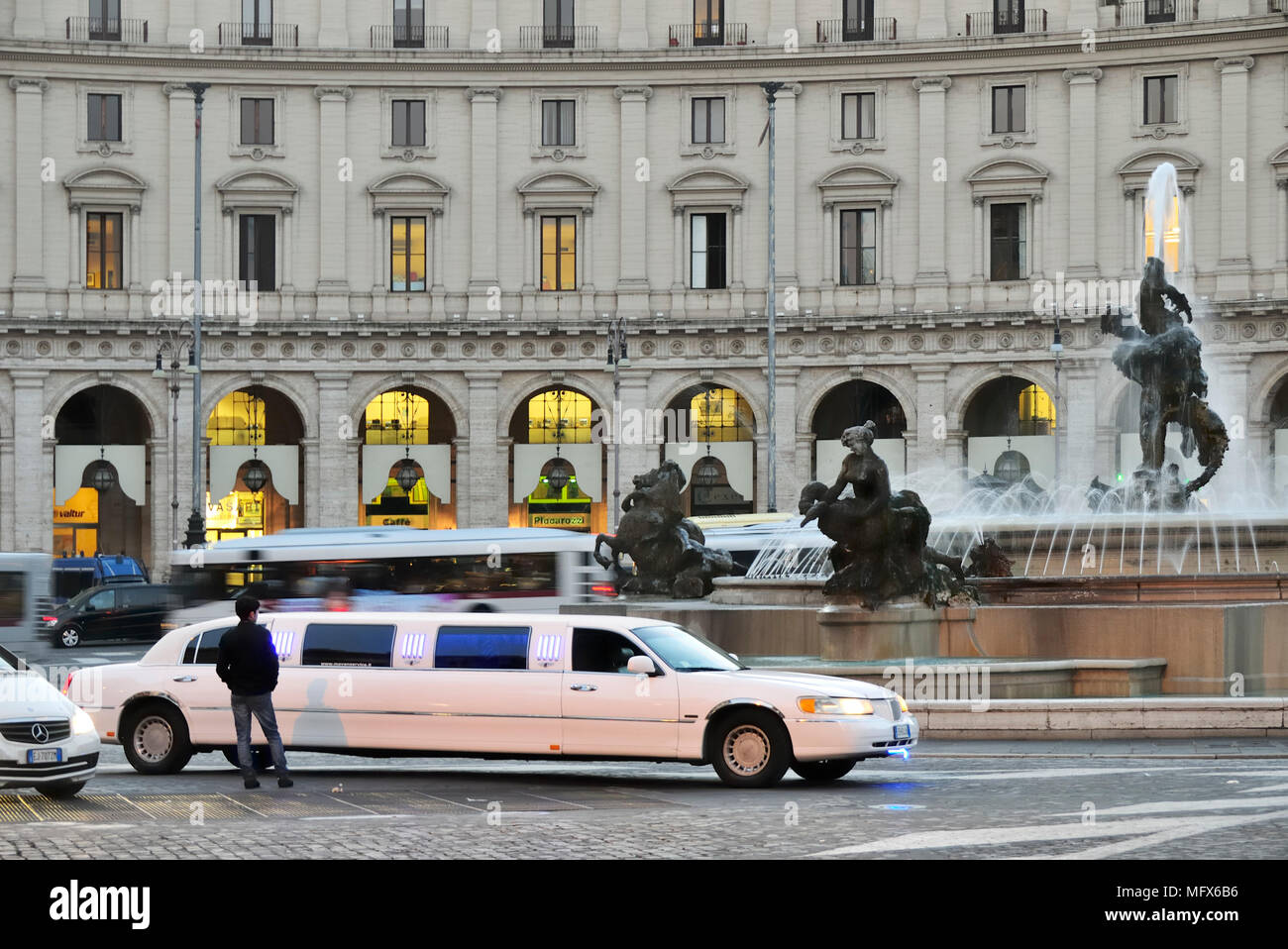 Piazza della Repubblica et La Fontaine des Naïades. Rome, Italie Banque D'Images