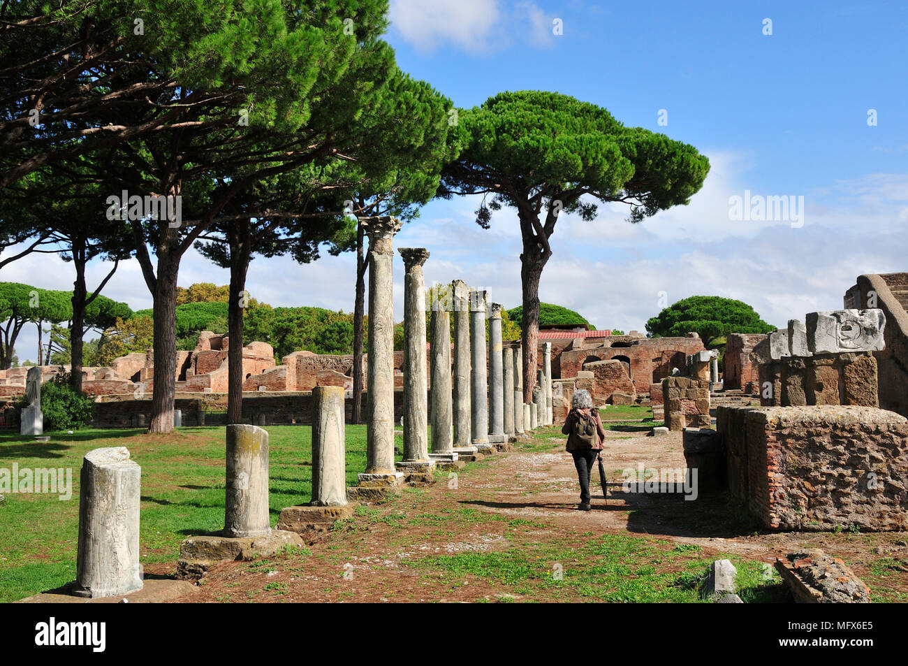 La place du marché d'Ostia Antica. À l'embouchure du Tibre, le Rome Ostia a été port maritime il y a deux mille ans. Italie Banque D'Images