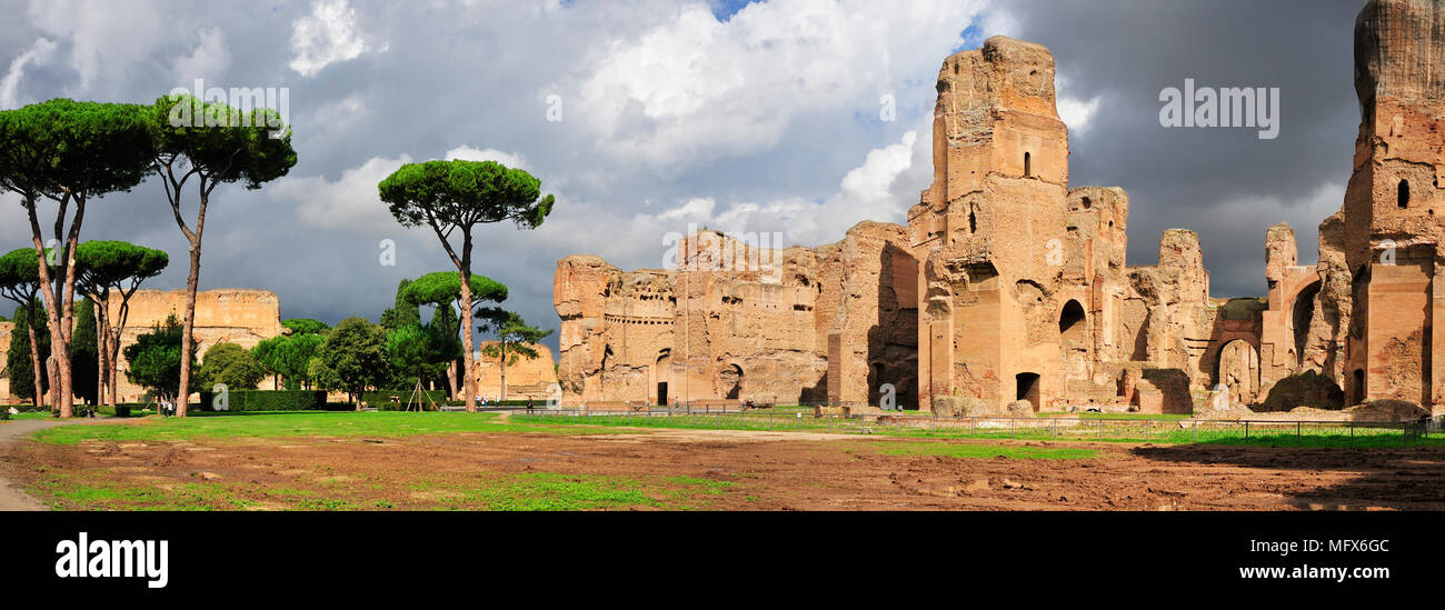 Les Thermes de Caracalla ont été le deuxième plus grand des bains publics romains. Ils ont été construits entre 212 et 216, par l'empereur Caracalla, et ils pouvaient tenir 1 Banque D'Images Les Thermes de Caracalla ont été le deuxième plus grand des bains publics romains. Ils ont été construits entre 212 et 216, par l'empereur Caracalla, et ils pouvaient tenir 1 Banque D'Images