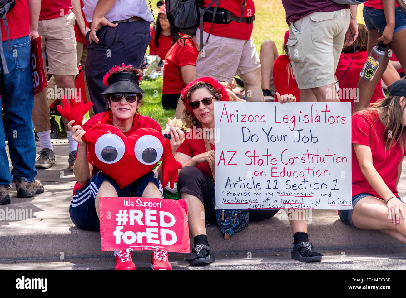 Phoenix, USA, 26 avril 2018, le n° RedForEd - Mars AZ législateurs faire votre travail. Credit : Michelle Jones - Arizona/Alamy Live News. Banque D'Images