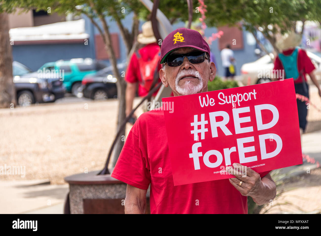 Phoenix, USA, 26 avril 2018, le n° RedForEd REDforED - Mars nous soutenir - Gentleman. Credit : Michelle Jones - Arizona/Alamy Live News. Banque D'Images