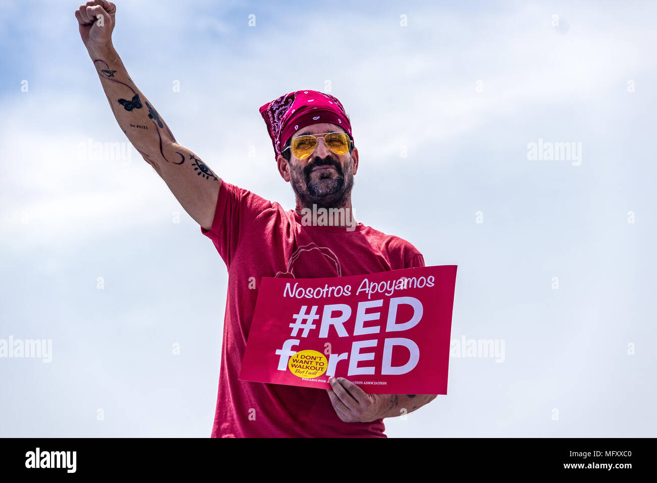 Phoenix, USA, 26 avril 2018, le n° RedForEd REDforED - Mars nous APOYAMOS. Credit : Michelle Jones - Arizona/Alamy Live News. Banque D'Images