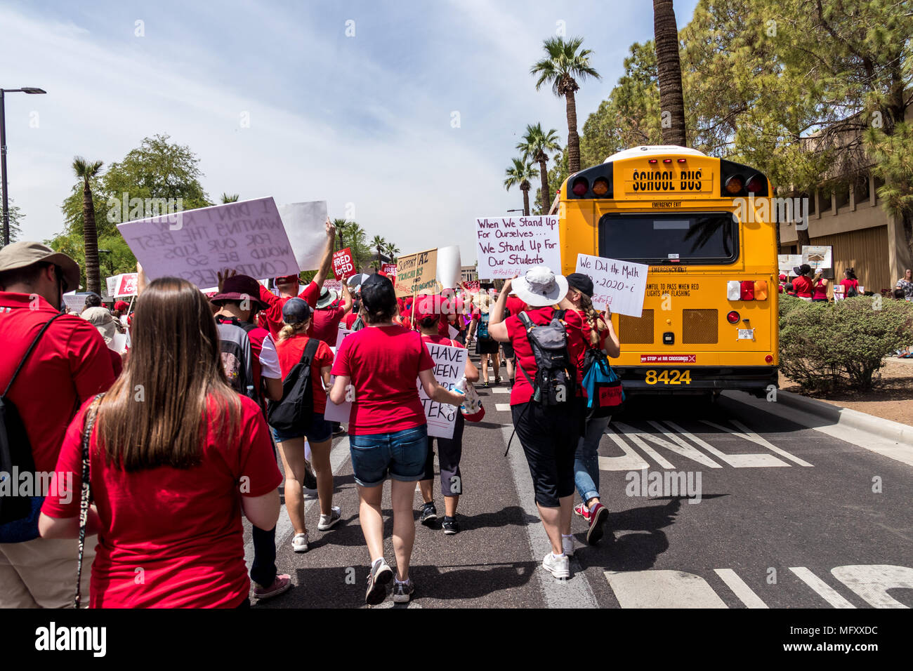 Phoenix, USA, 26 avril 2018, le n° RedForEd Mars - quand nous nous levons pour nous-mêmes, nous nous retrouvons ici pour nos étudiants. Credit : Michelle Jones - Arizona/Alamy Live News. Banque D'Images