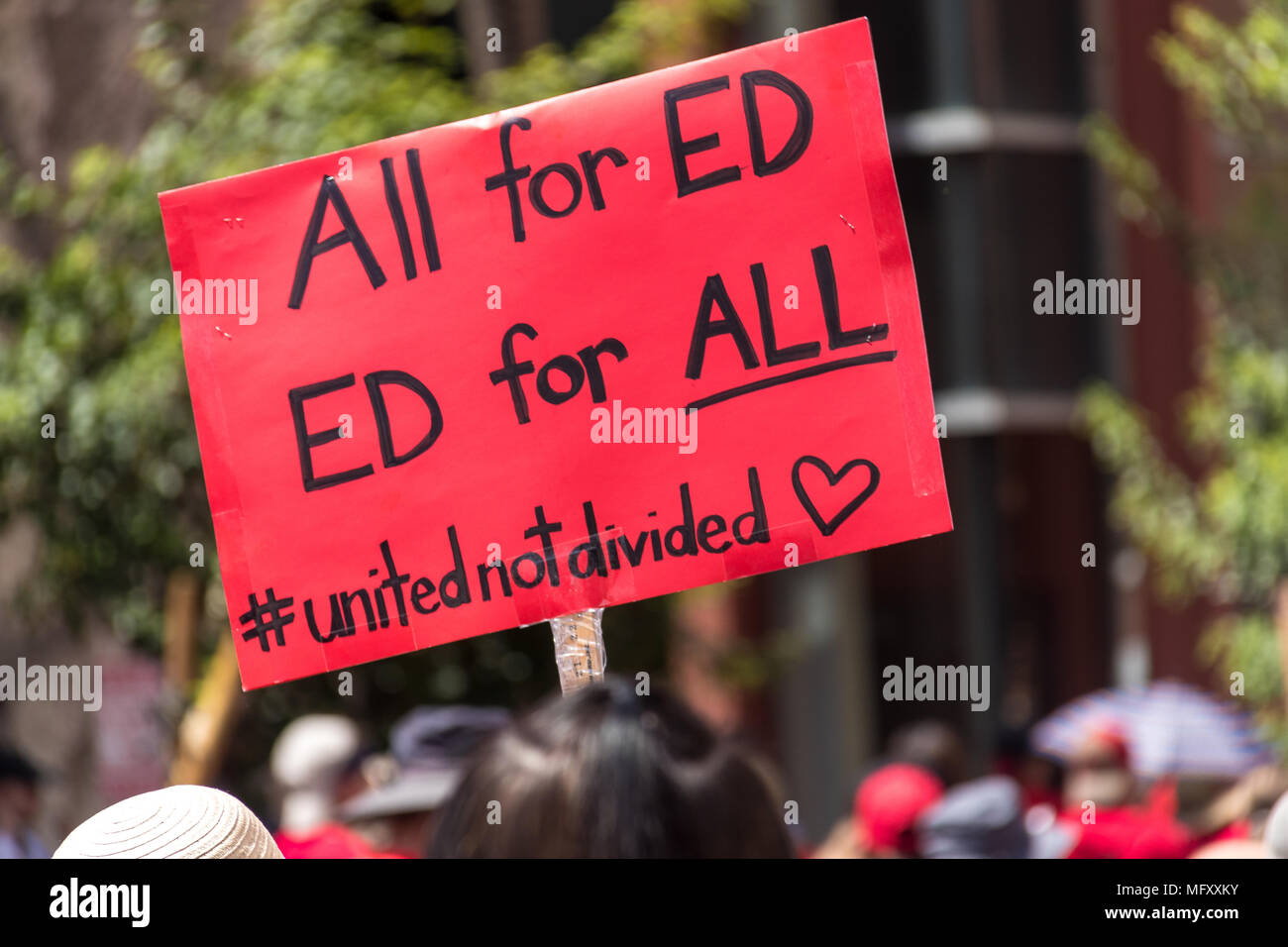 Phoenix, USA, 26 avril 2018, le n° RedForEd - Mars Tous pour ED, ED pour tous ; United n'est pas divisée. Credit : Michelle Jones - Arizona/Alamy Live News. Banque D'Images