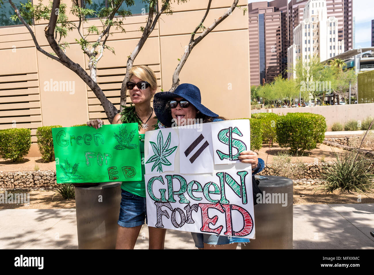 Phoenix, USA, 26 avril 2018, le n° RedForEd GREENforED - Mars. Credit : Michelle Jones - Arizona/Alamy Live News. Banque D'Images