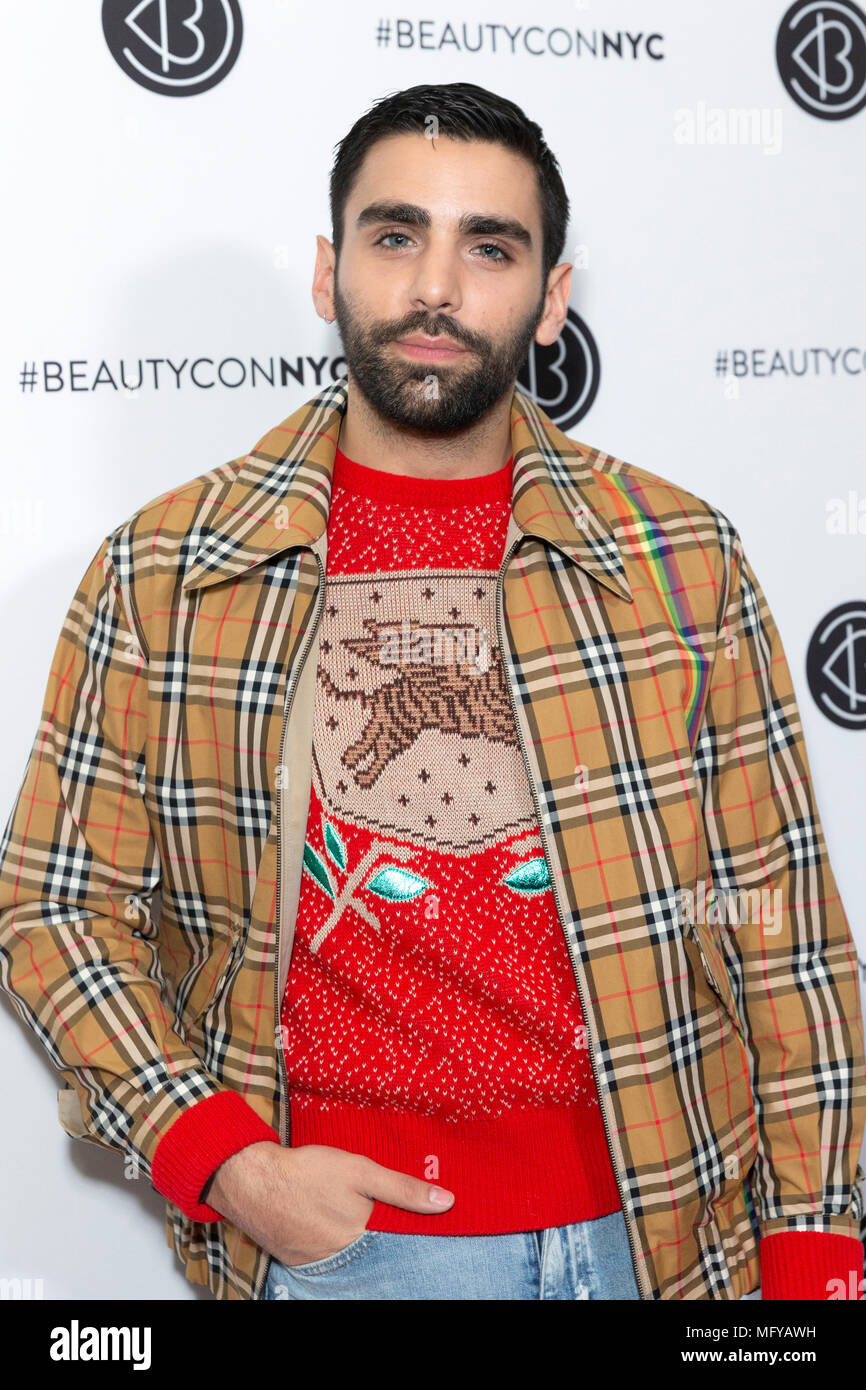 NEW YORK, NY - 21 avril : Phillip Picardi assiste à Beautycon NYC 2018 Festival - jour 1 chez Jacob Javits Center le 21 avril 2018 à New York. Banque D'Images