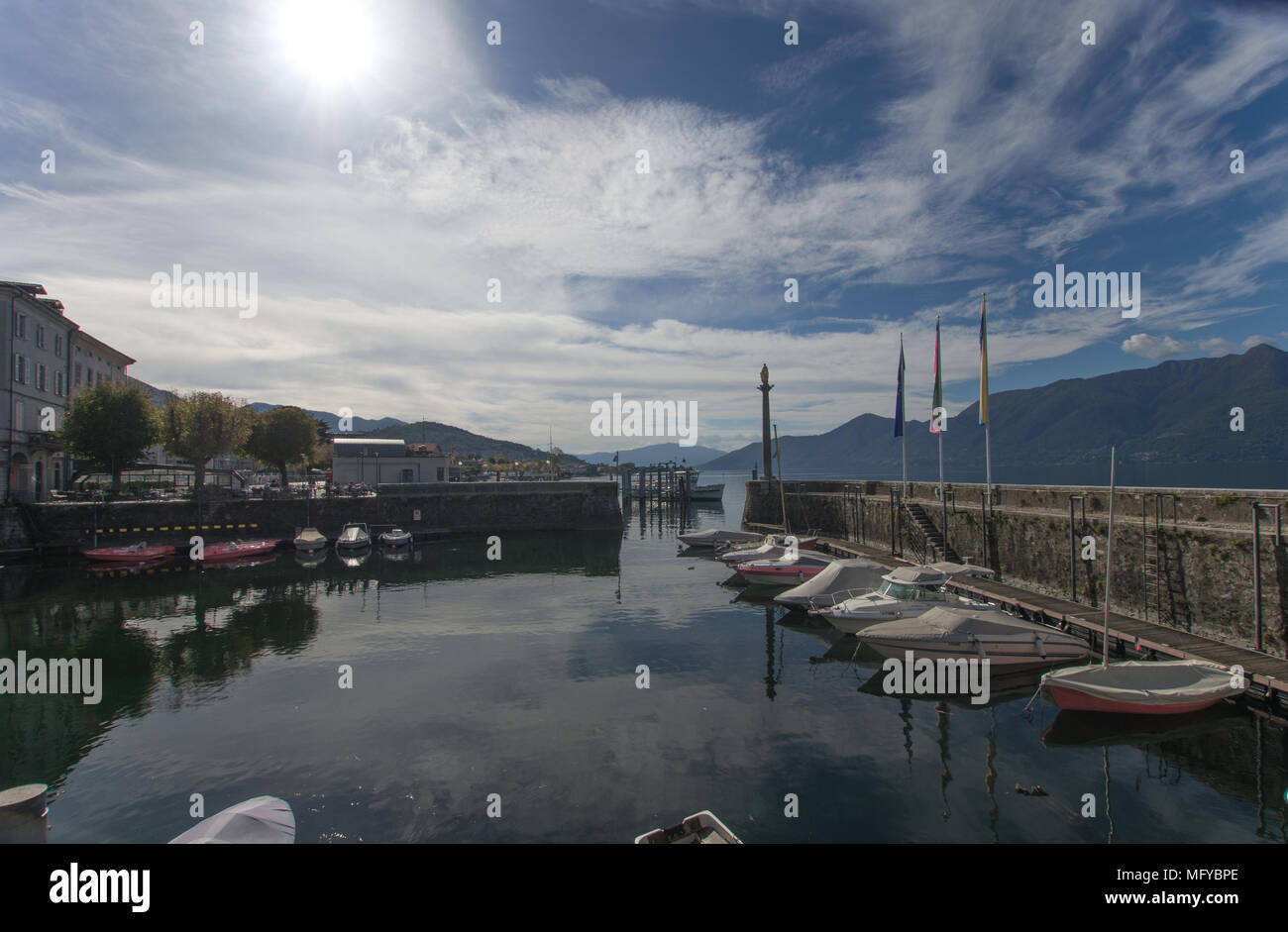 Le petit port de la Madonnina in Luino. Le Lac Majeur, Italie Banque D'Images