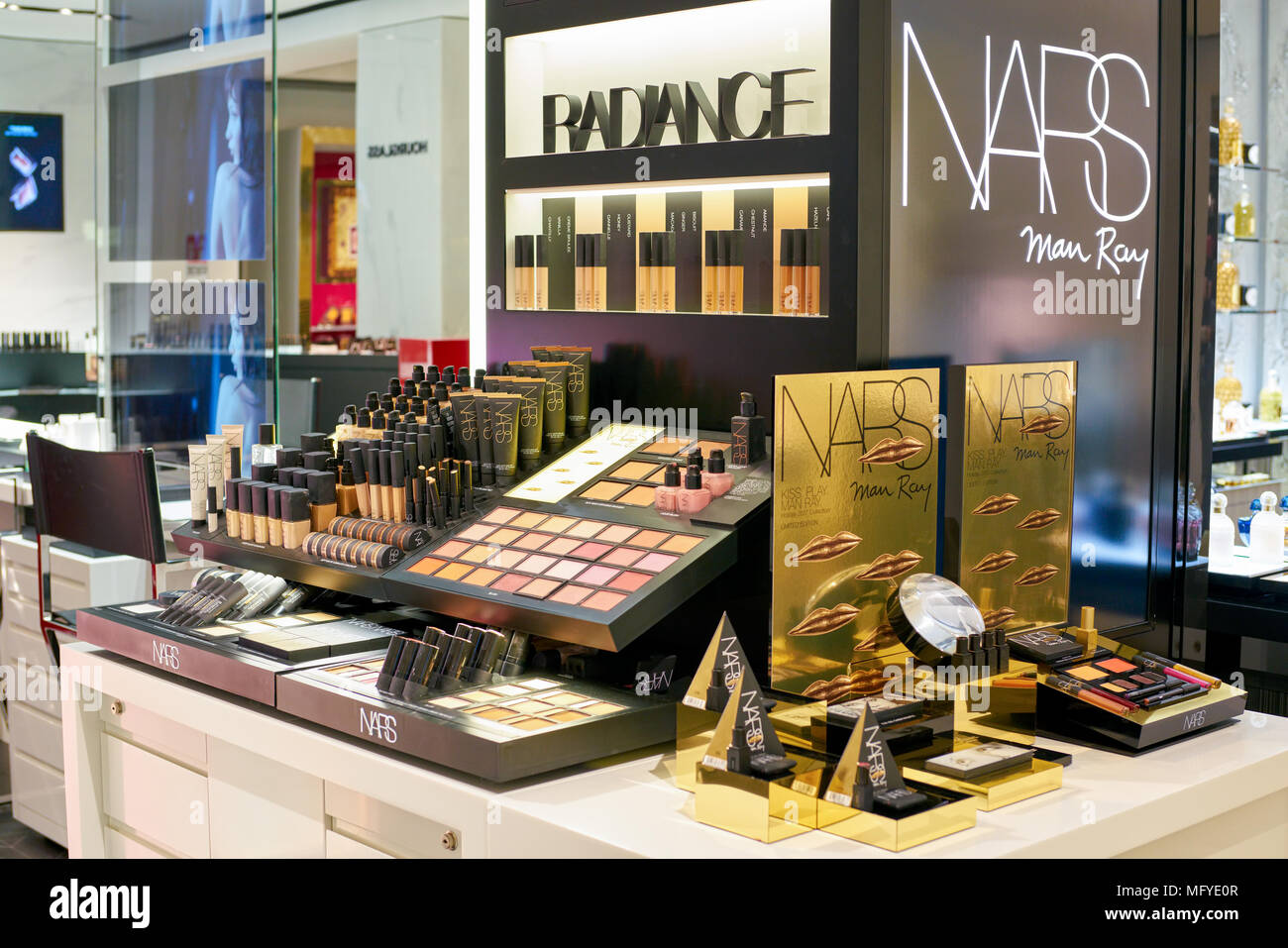 Nars makeup cosmetics Banque de photographies et d'images à haute  résolution - Alamy