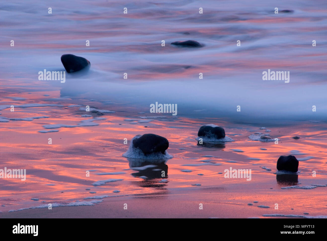 Zone de surf au crépuscule, Lost Creek State Park, New York Banque D'Images